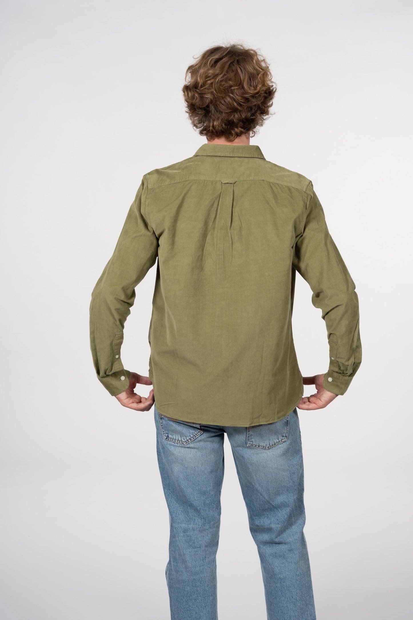 Chemise en velours fin verte en coton bio - ELDER Capulet Olive