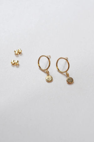 Boucles d'oreilles avec perle en or recyclé 9ct - Gold Dot Circle Studs