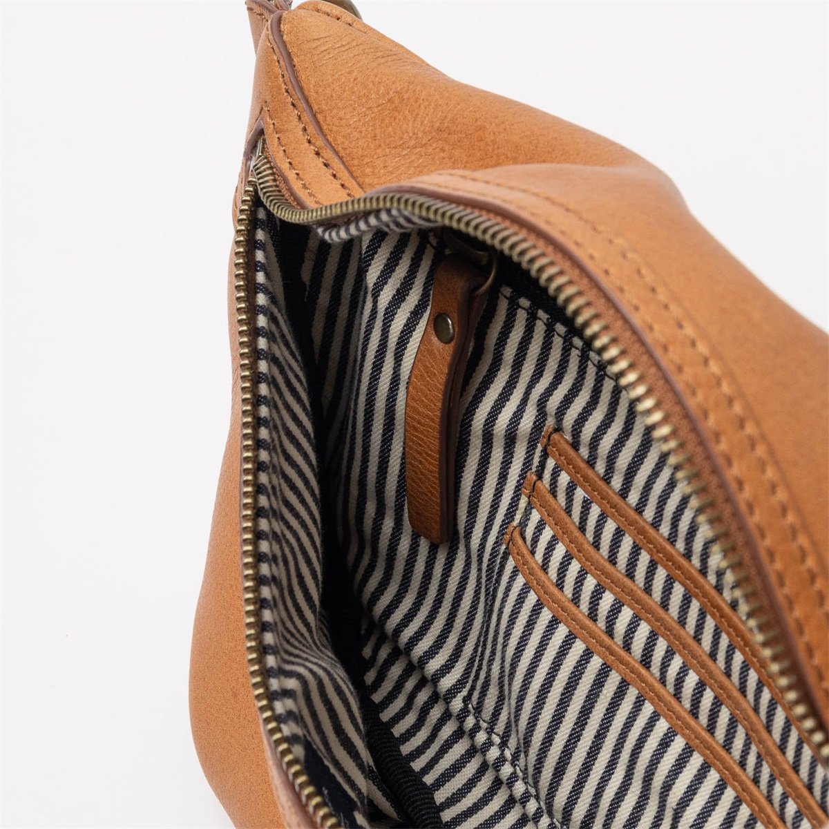 Banane en cuir certifié | Marron "milo oak soft grain"