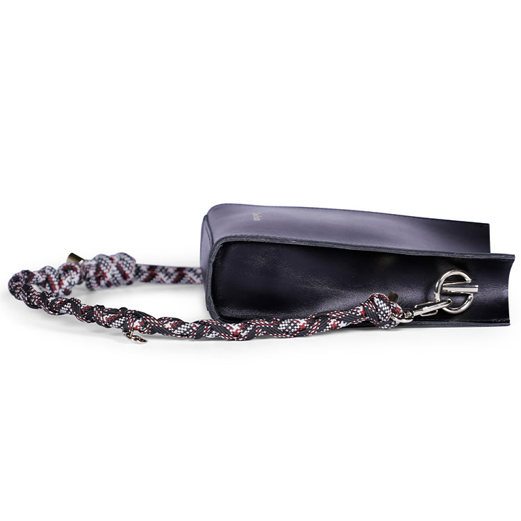 Sac à bandoulière en cuir certifié | noir "essence - noir"