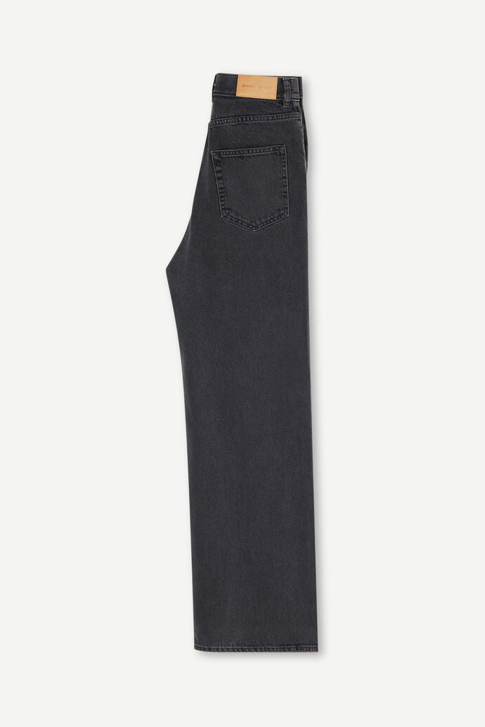 Jean ample noir délavé en coton bio et recyclé | rebecca jeans black dust