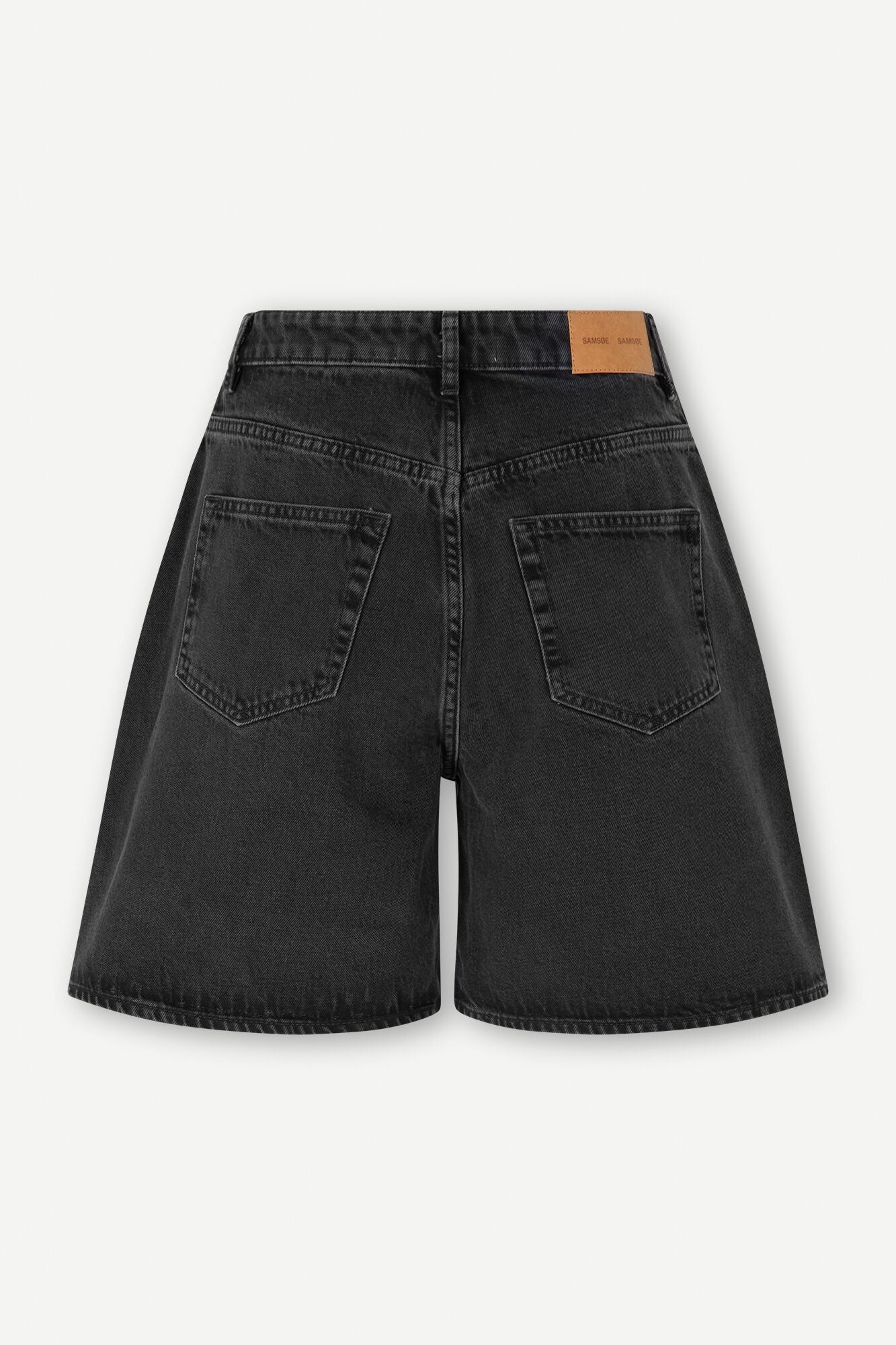Short en jean noir en coton bio et recyclé - long shelly shorts black dust