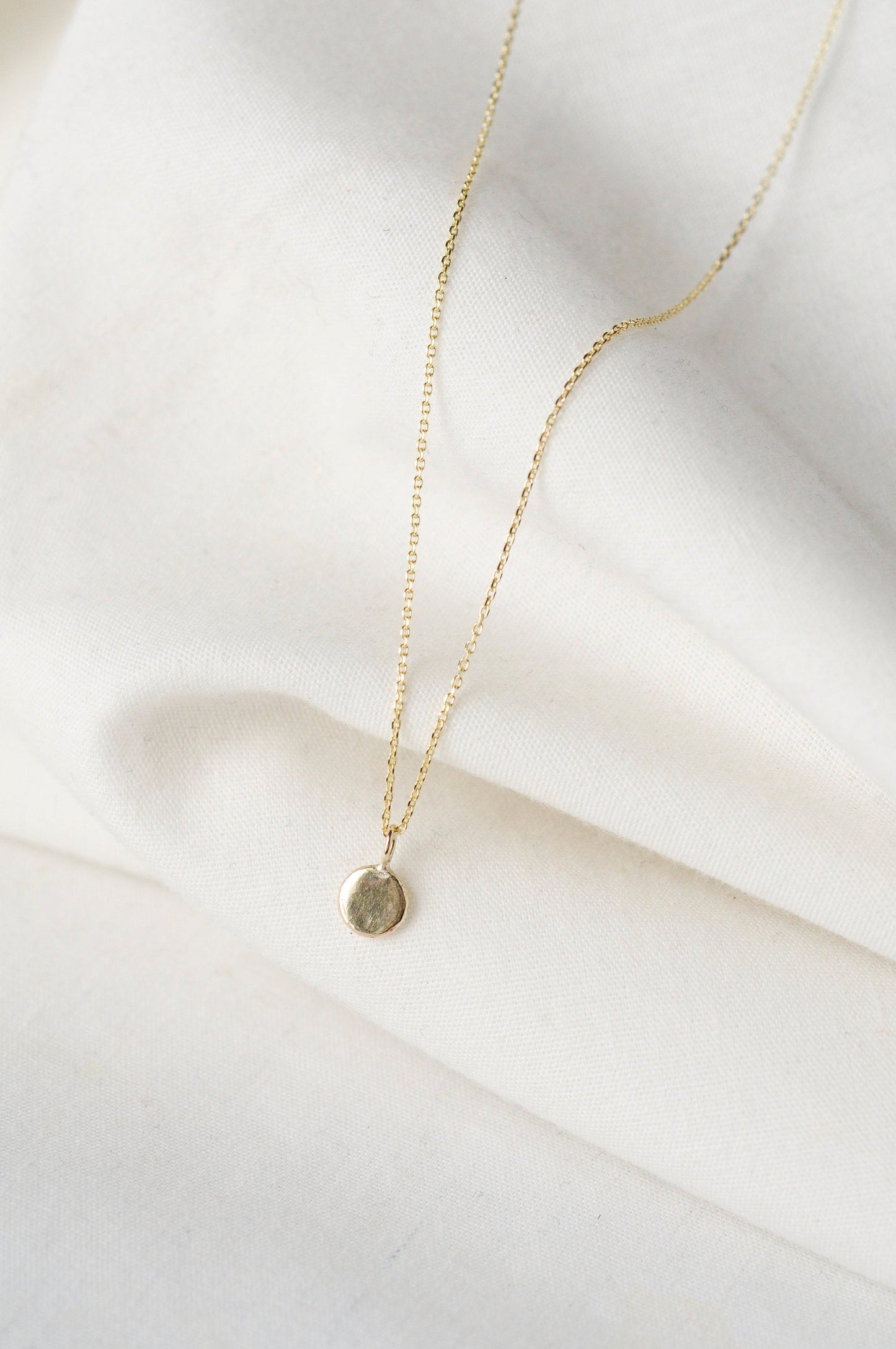 Collier en or recyclé 9ct - Gold dot necklace
