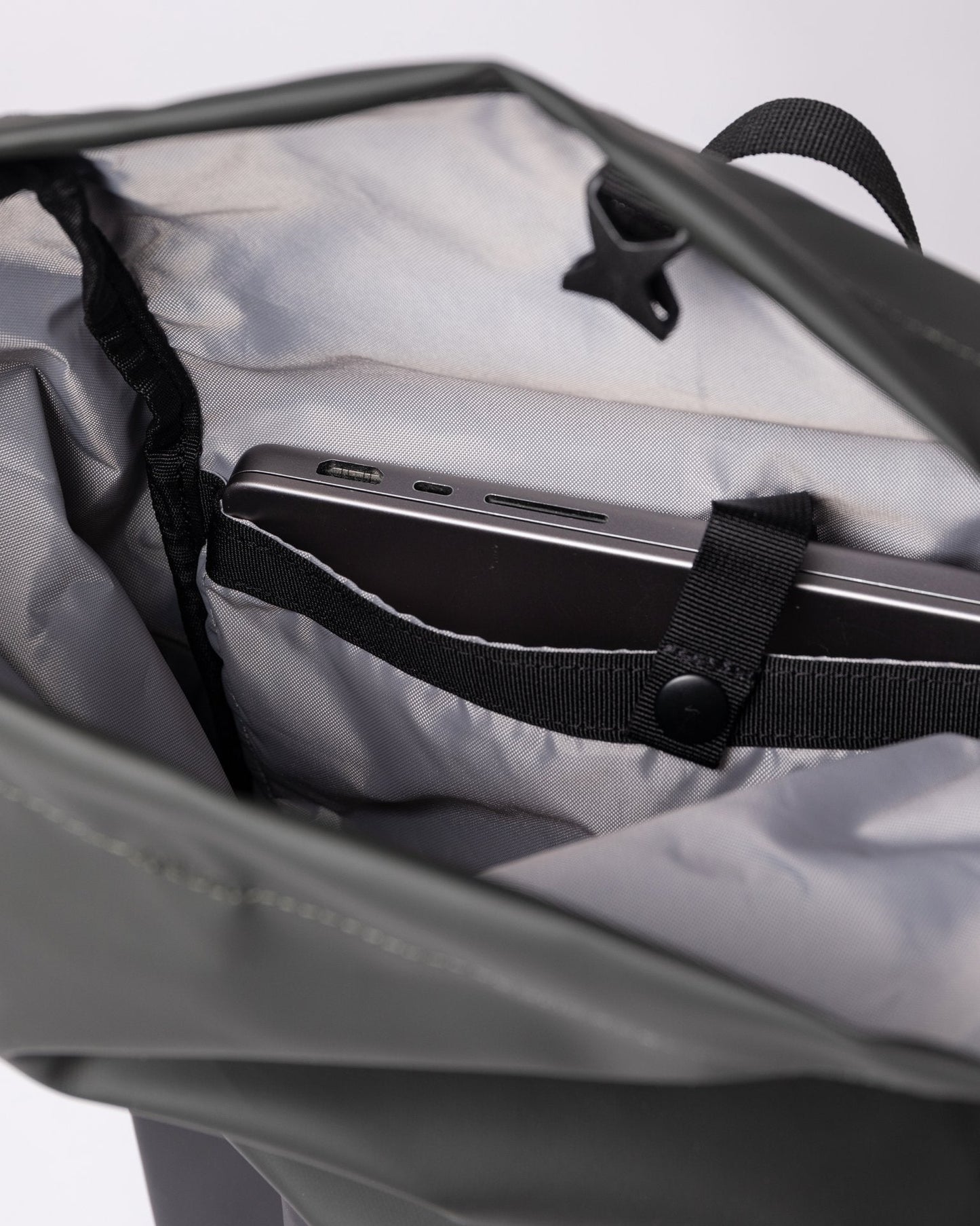 Sac à dos imperméable en matière recyclée | multicolore "konrad multi black dark green"