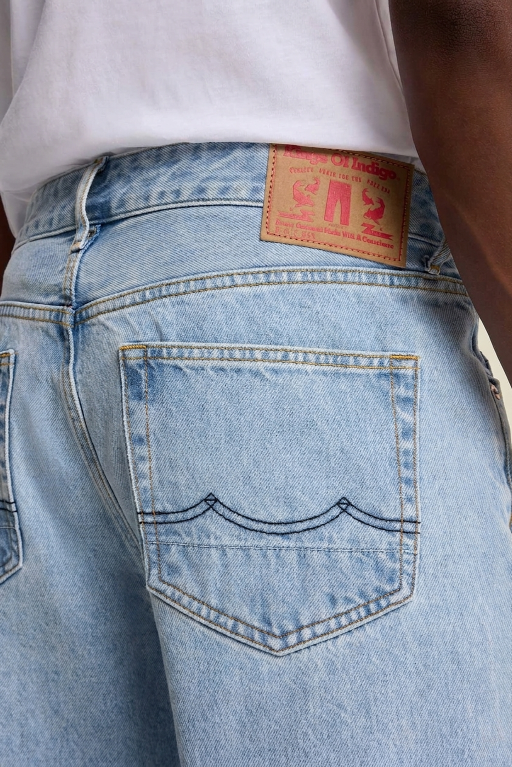 Jean fuselé en coton bio | denim clair "sushan - blue reef super light used" | Blue reef super light used