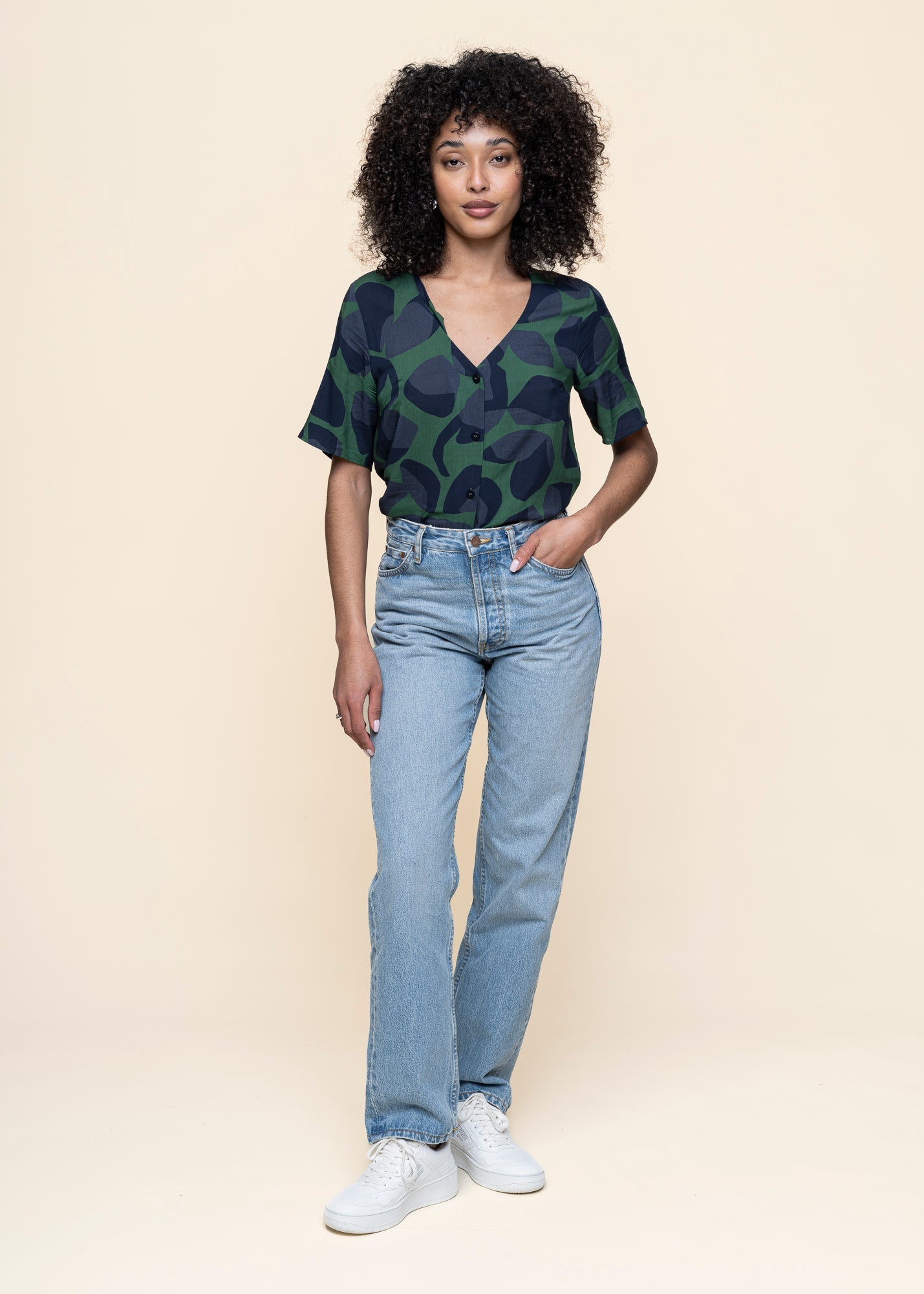 Blouse en ecovero | multicolore "leaf dark libelula blouse - multicolor"