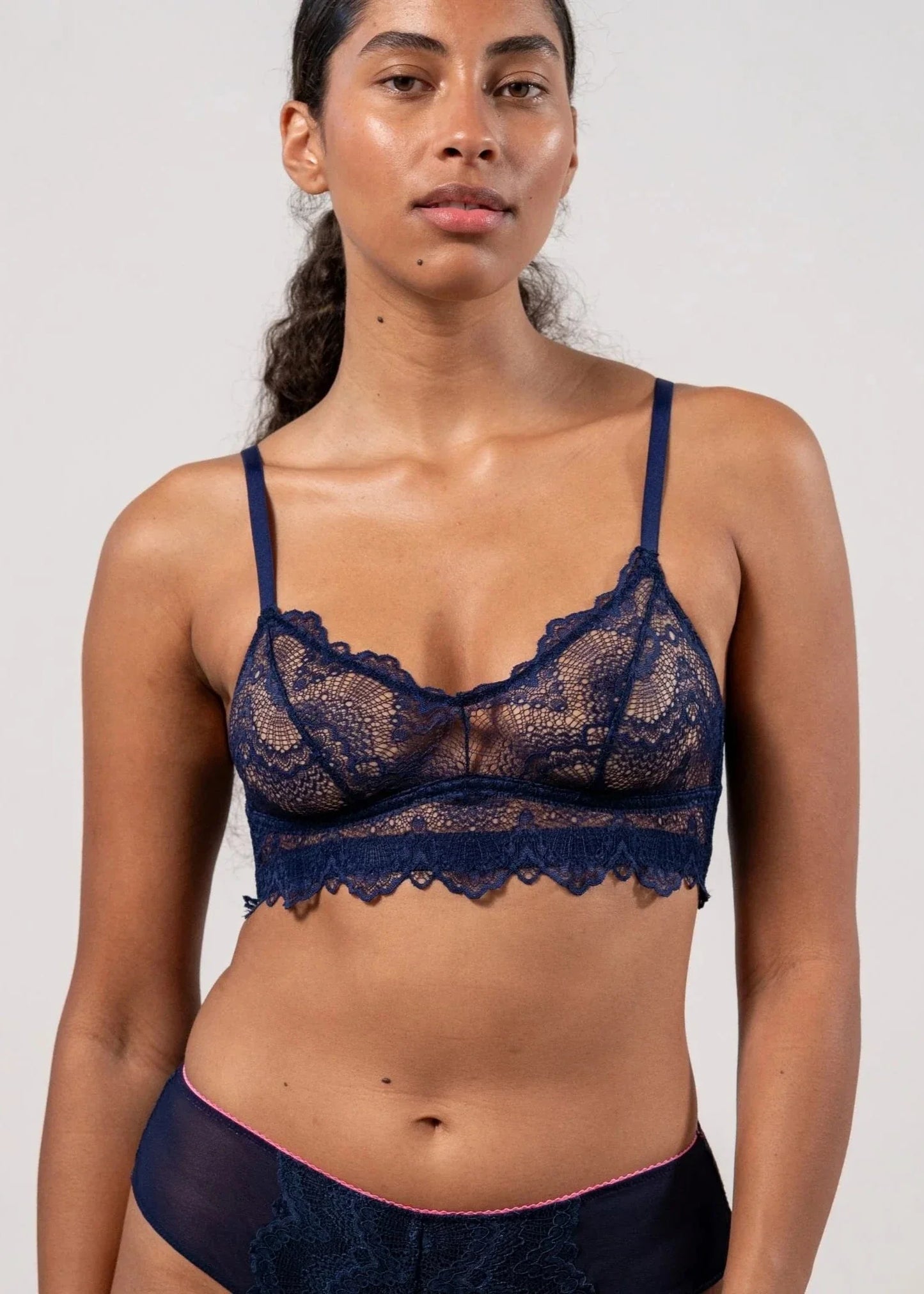 Soutien-gorge en matières recyclé | bleu "lace balconette - navy"