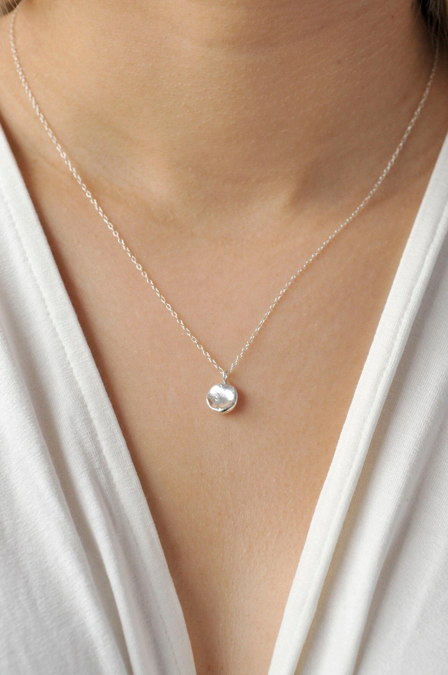 Collier en argent recyclé - Organic disc Pendant Necklace