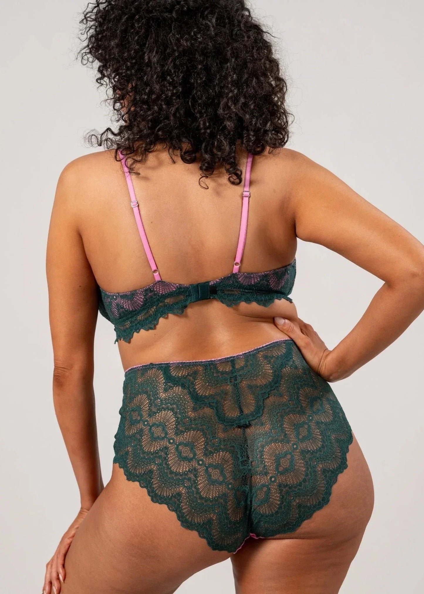 Soutien gorge triangle en matières recyclées | bicolore "lace mesh plunge bralette - pine/candy pink"