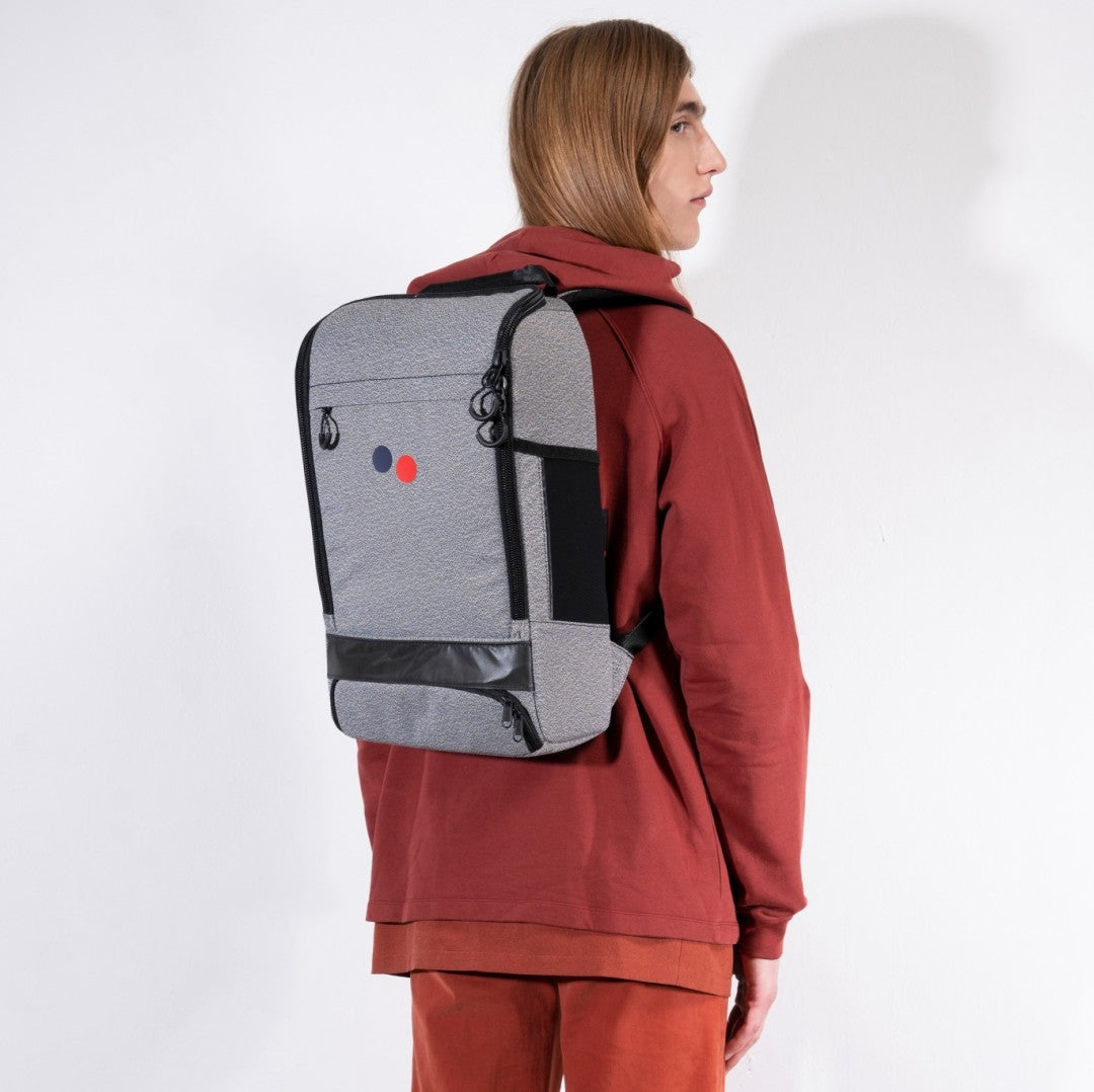 Sac à dos gris et noir en plastique recyclé - cubik medium