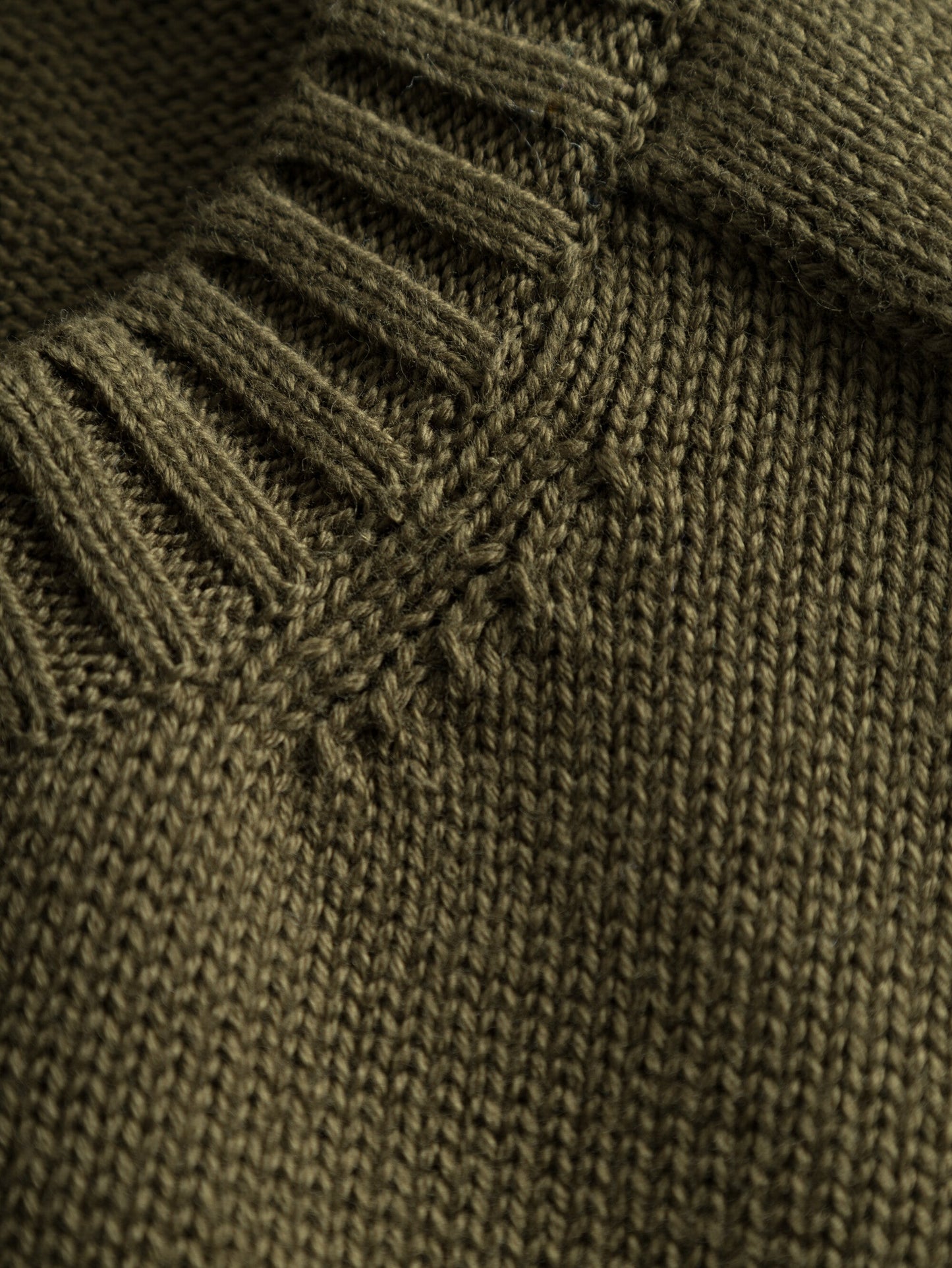 Pull en coton biologique | vert "plain knitted crew neck dark olive"