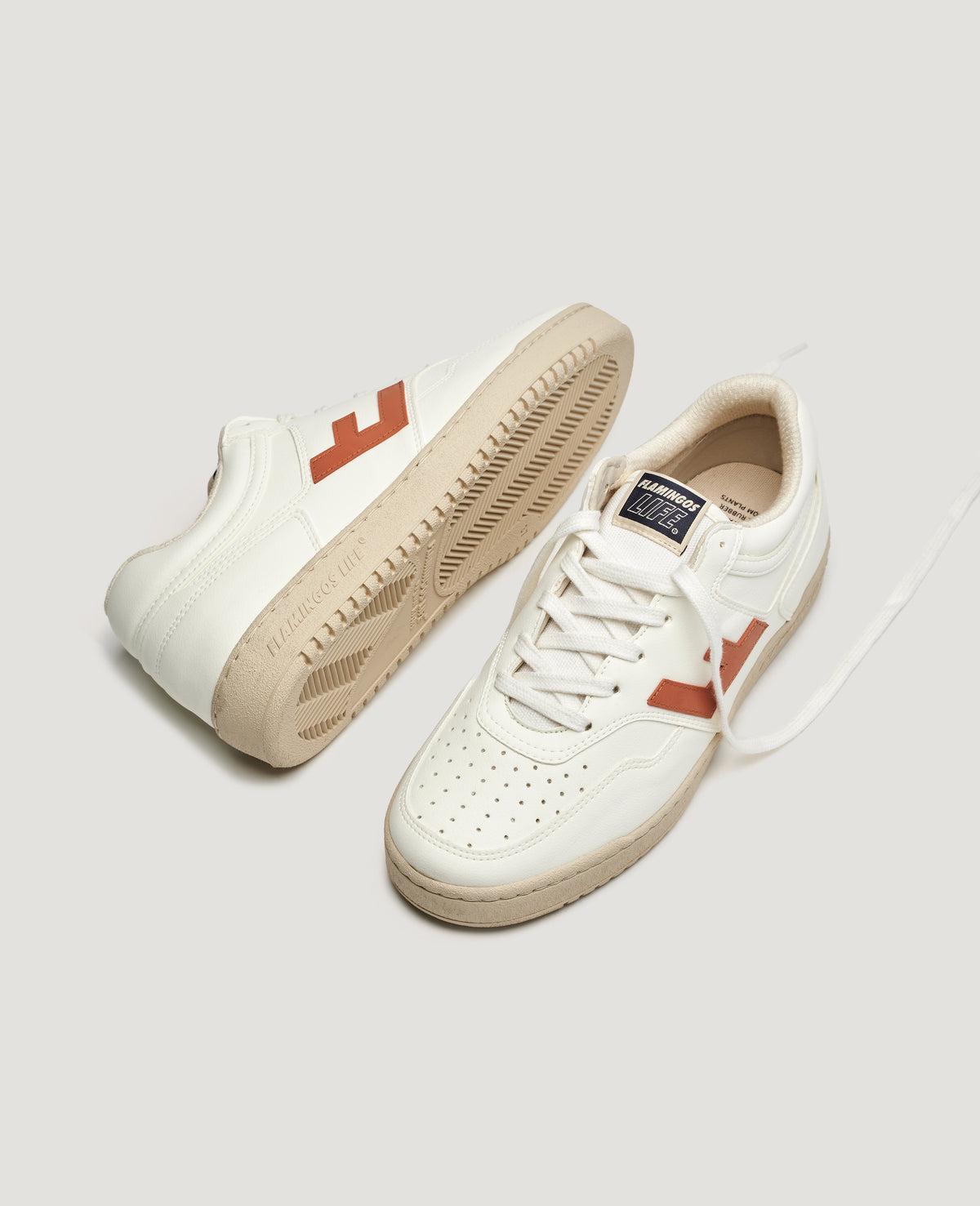 Baskets vegan en recyclé - retro 90s latte papaya ivory