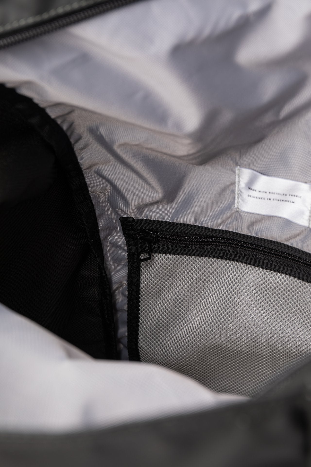 Sac à dos imperméable en matière recyclée | noir et vert "ruben 2.0 multi black dark green"