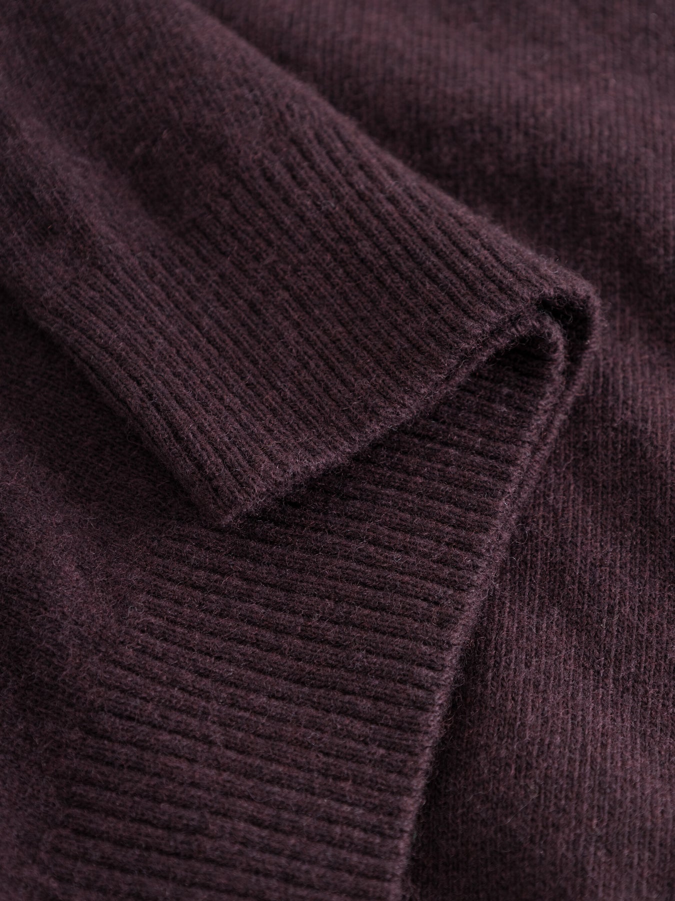 Pull col roulé en laine bio | Acajou "roll neck wool knit deep mahogany"