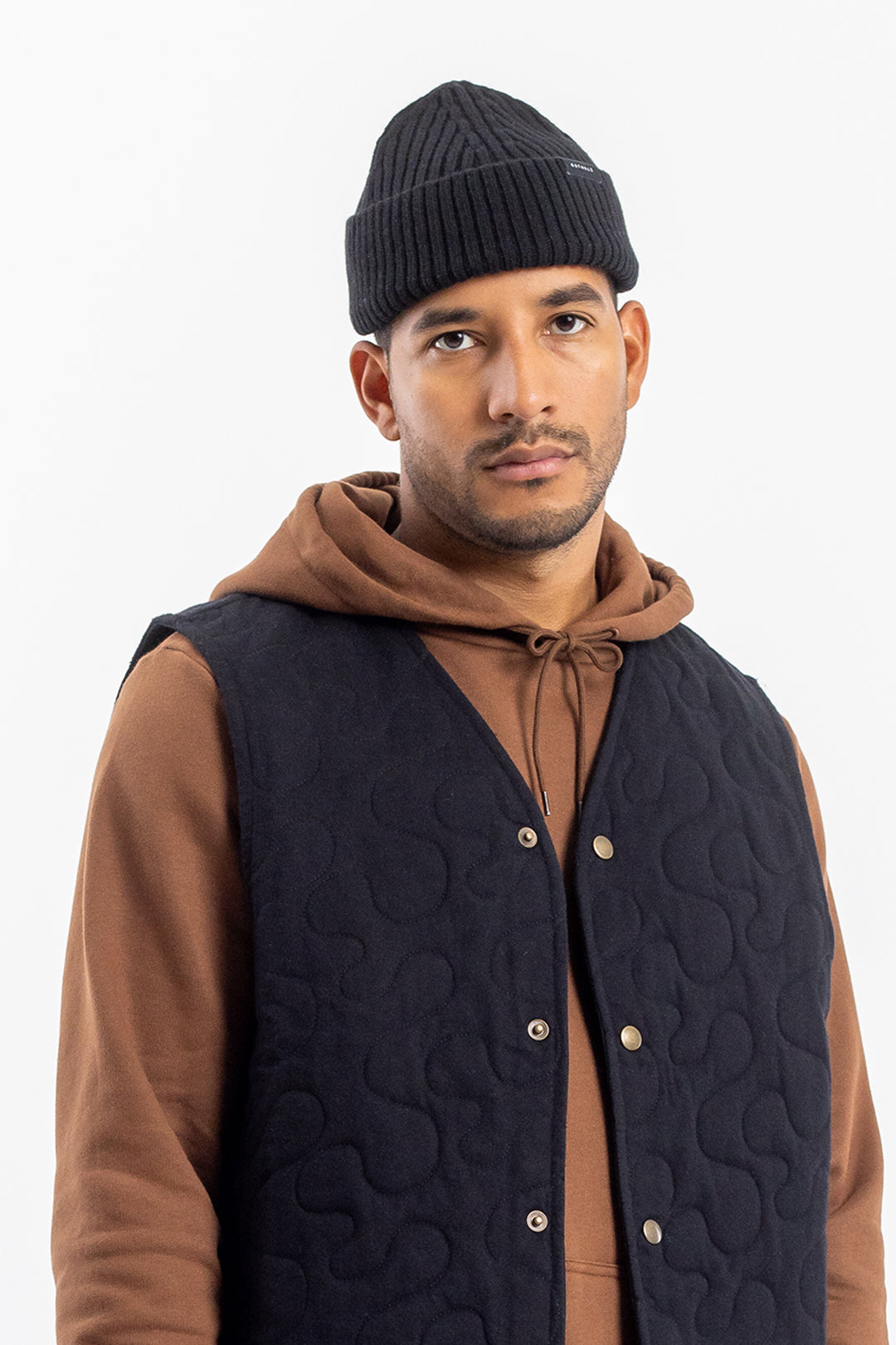 Bonnet en laine et matière recyclée | Noir "classic ribbed beanie black"