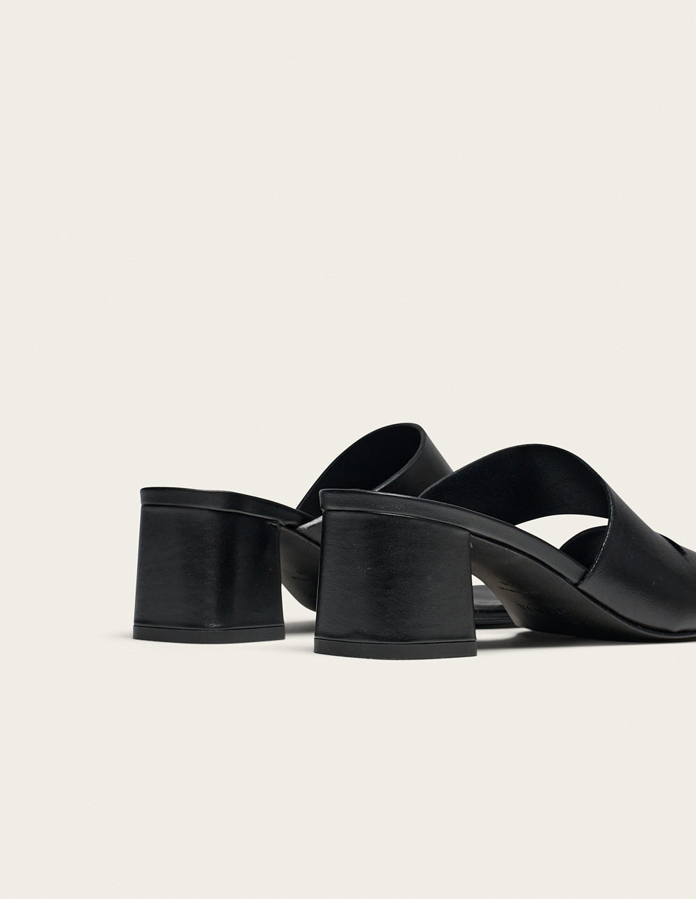 Mules à talon en cuir certifié | noir "Mules fika - cuir noir"