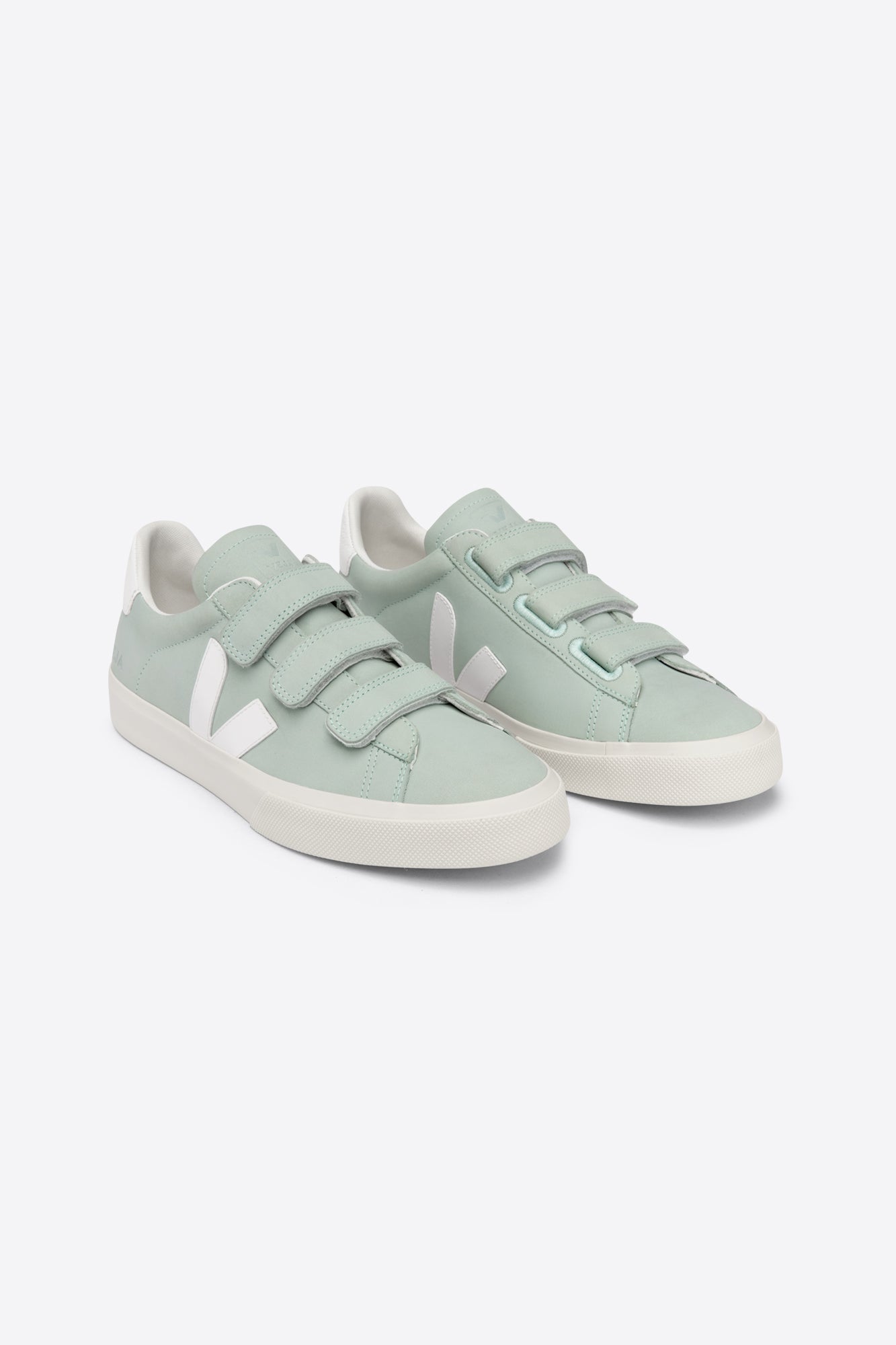 Baskets recife logo nubuck matcha white