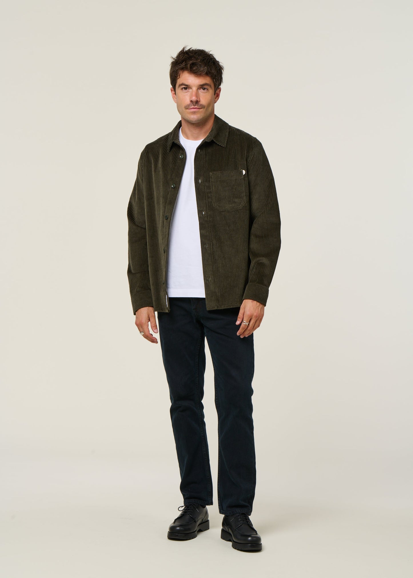 Surchemise velours en coton bio | vert "cord casual shirt organic cotton - dark green"