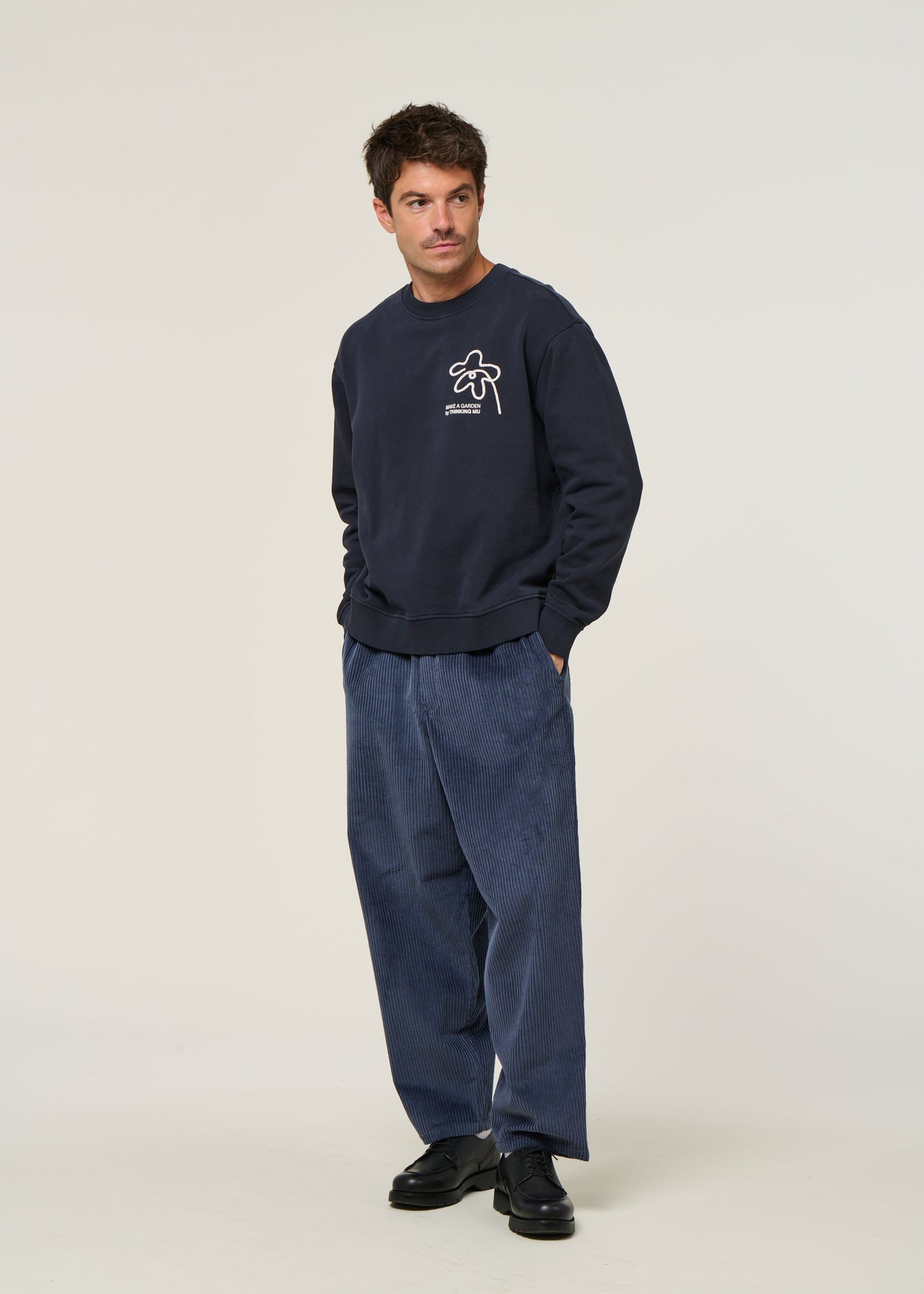 Sweatshirt brodé en coton bio | bleu "flower rope navy leon sweatshirt - blue"