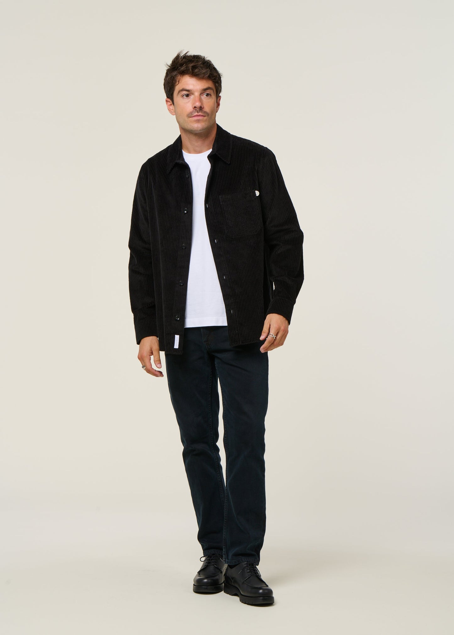 Surchemise velours en coton bio | noir "cord casual shirt organic cotton - true black"