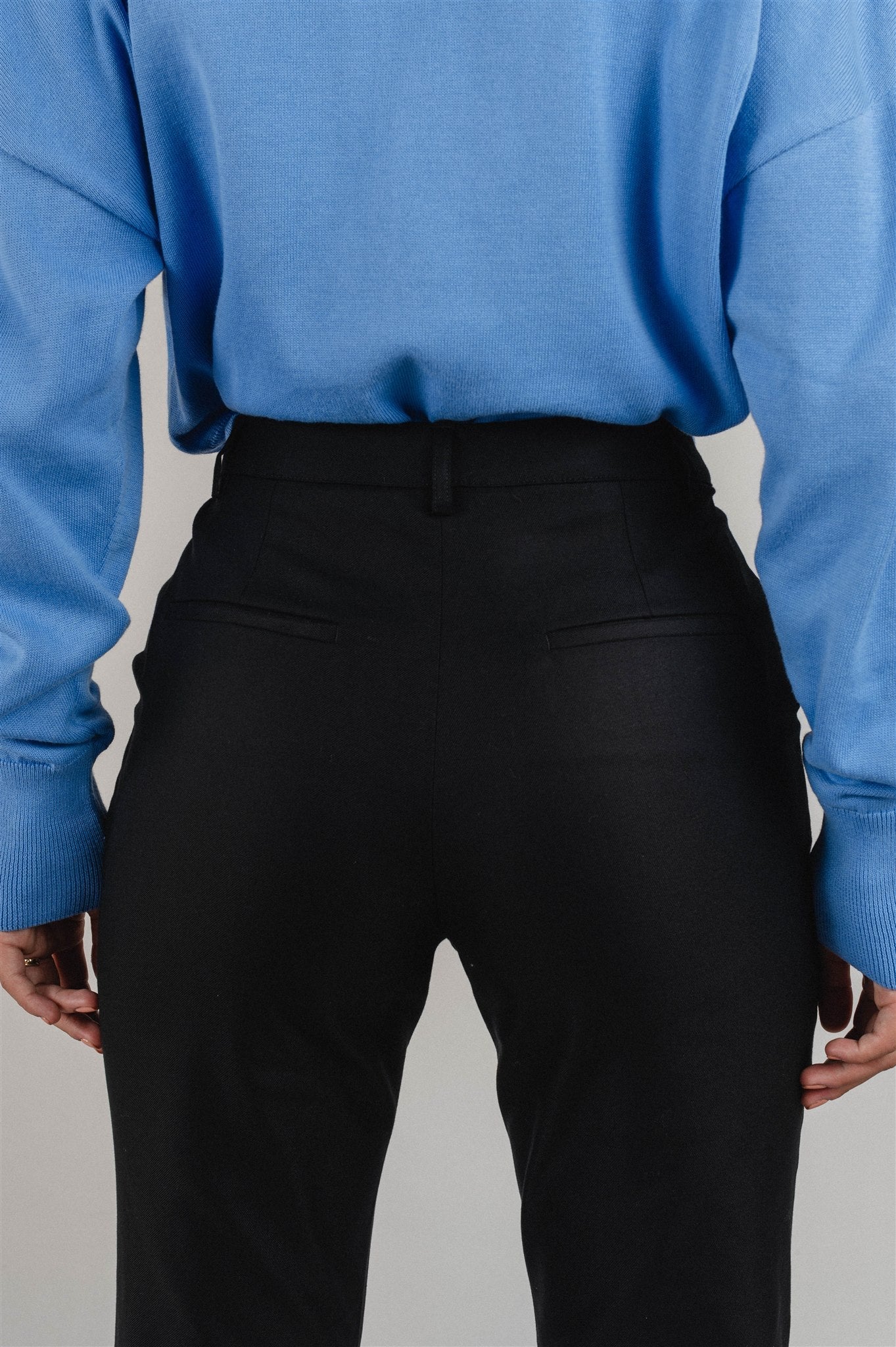 Pantalon droit noir en coton bio et ecovero- tatnaa black