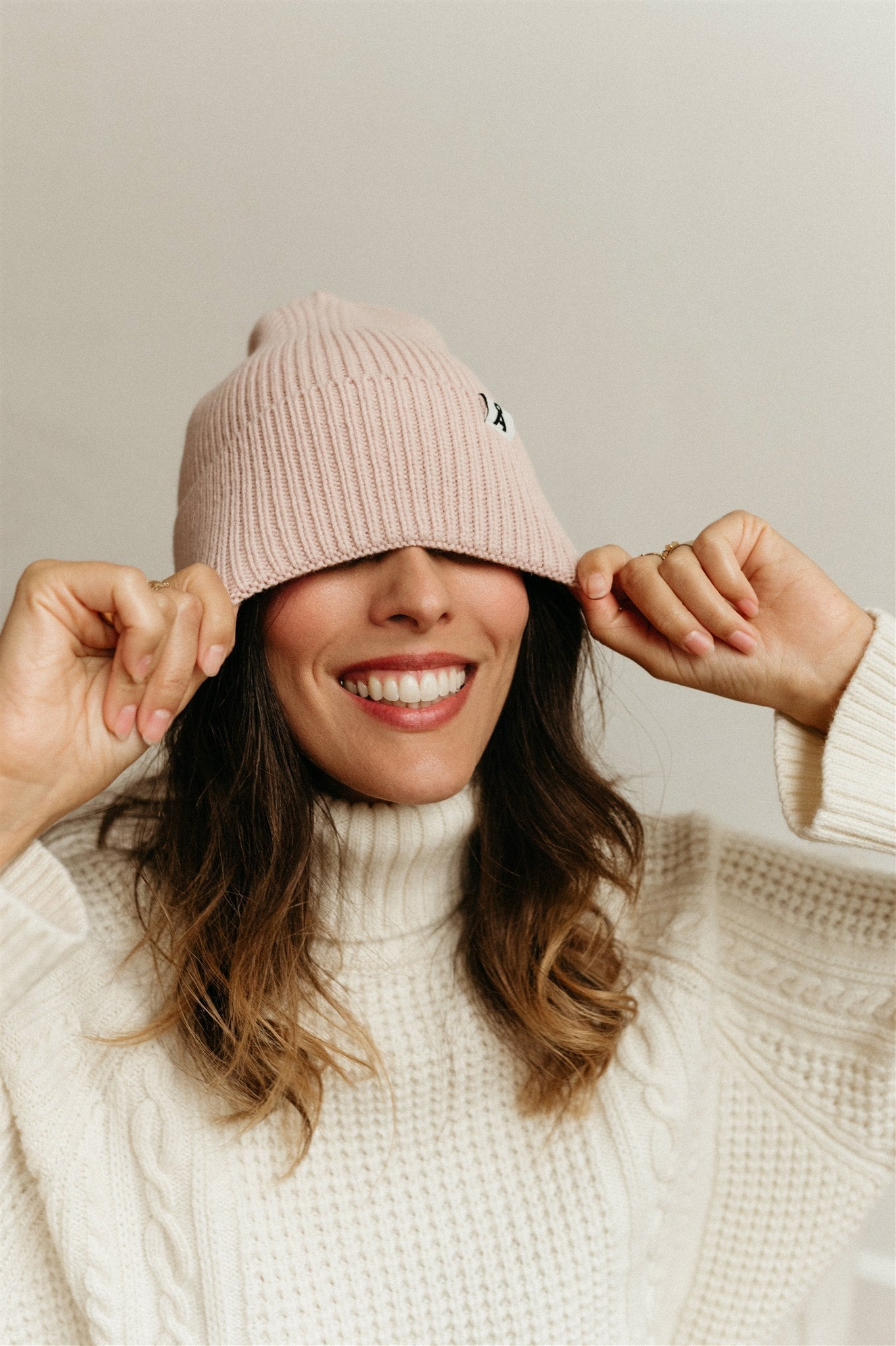 Bonnet rose pâle en laine bio et recyclée - maax rose quartz