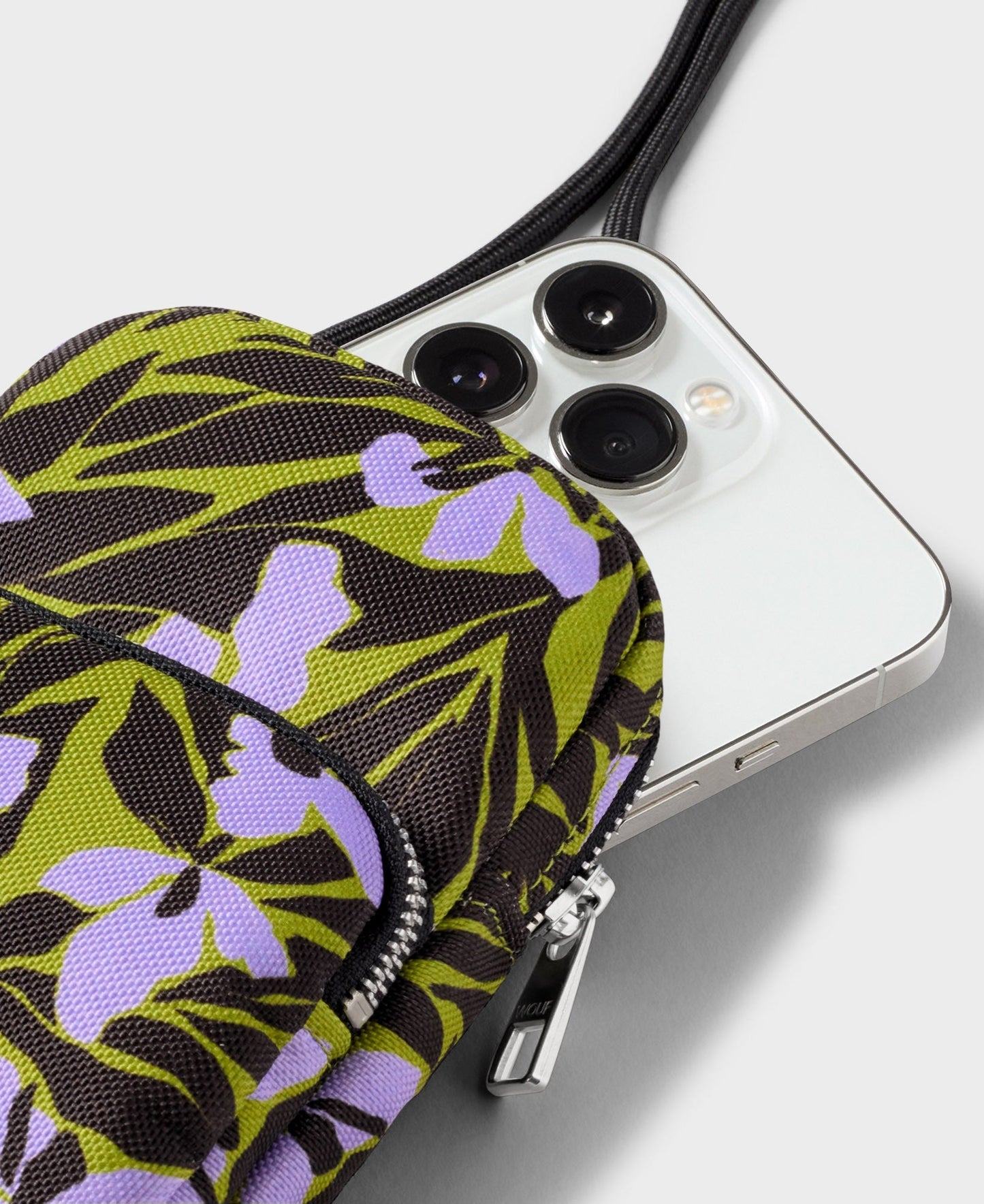 Pochette téléphone en recyclé | "adri crossbody phone bag"