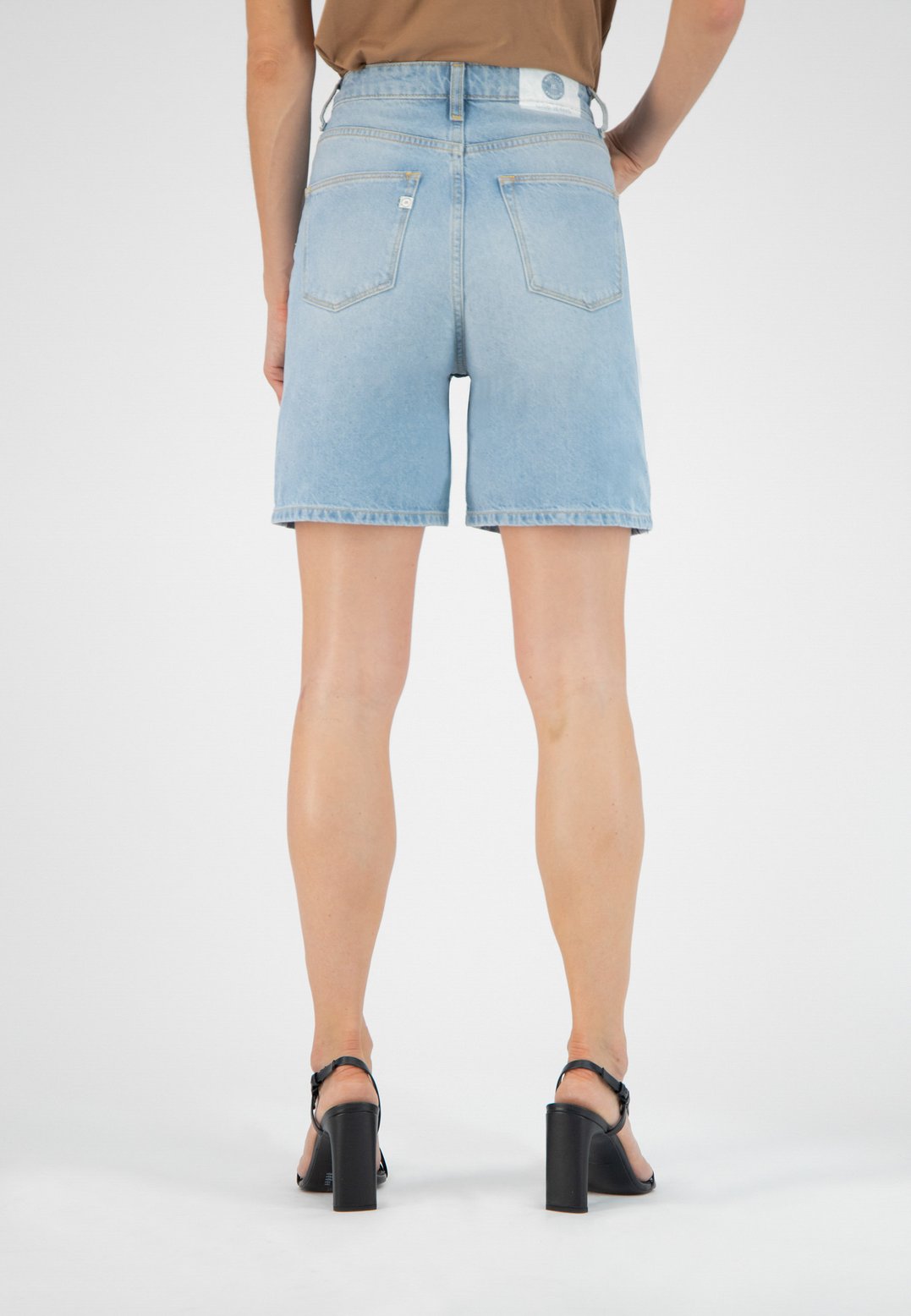 Short en jean bleu en coton bio et coton recyclé - Beverly