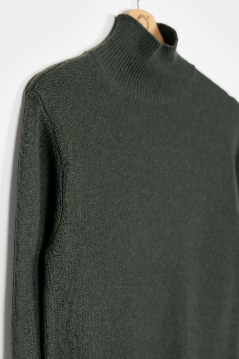 Pull col roulé en cachemire recyclé | kaki "magli ada verde foresta"