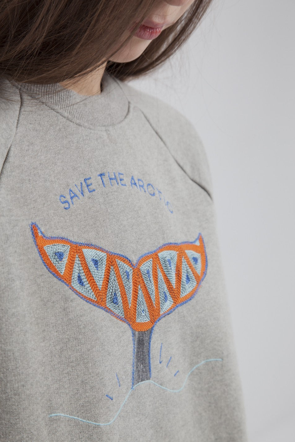 Sweat brodé gris en coton bio - Artic Raglan