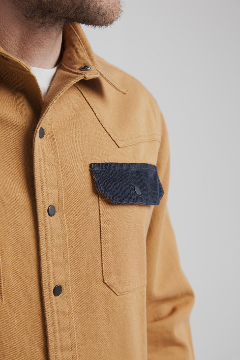 Surchemise camel poches noires twill en coton bio