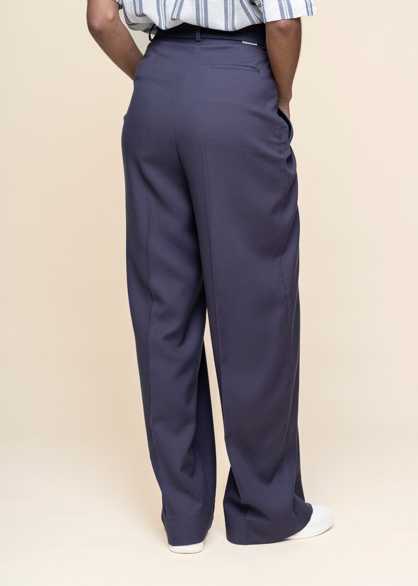Pantalon à pinces ample en ecovero | bleu gris "kaayua - moonlight gray"