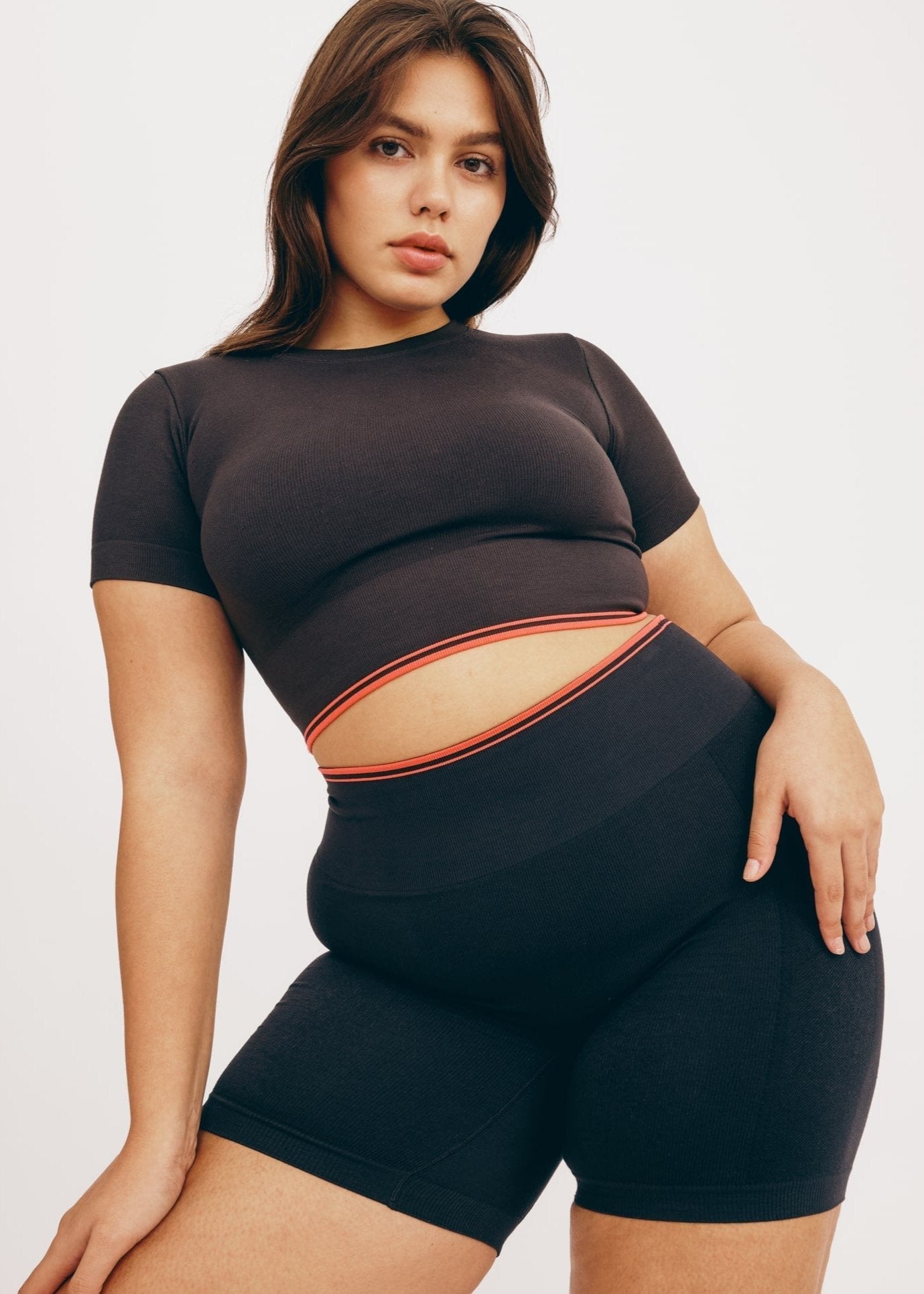 T-shirt maintien léger en ecovero | noir "luxe touch crop tee black"