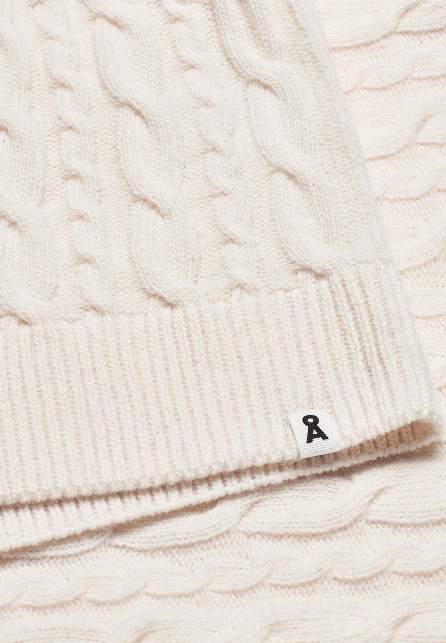 Pull tressé en laine bio et recyclée | écru "diliriaa cable oatmilk"