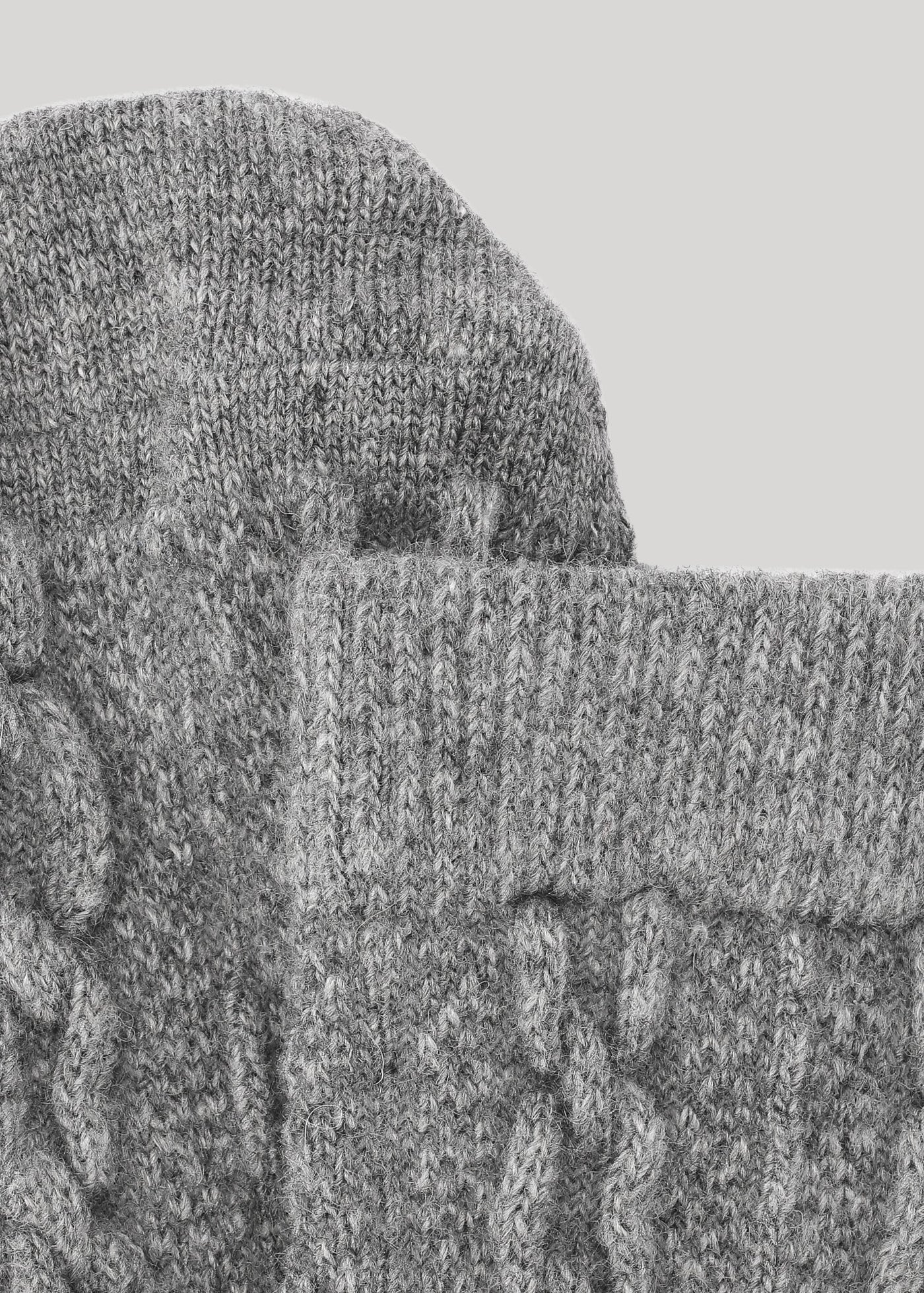 Chaussettes en tricot torsadé de laine recyclée | Gris "saga cable knit cashmere grey"