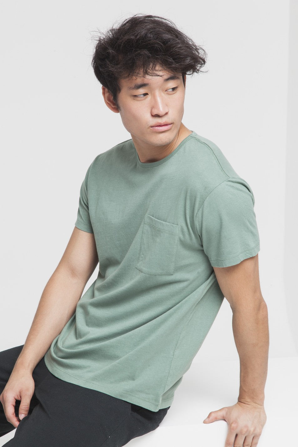 T-shirt uni vert avec poche en coton bio