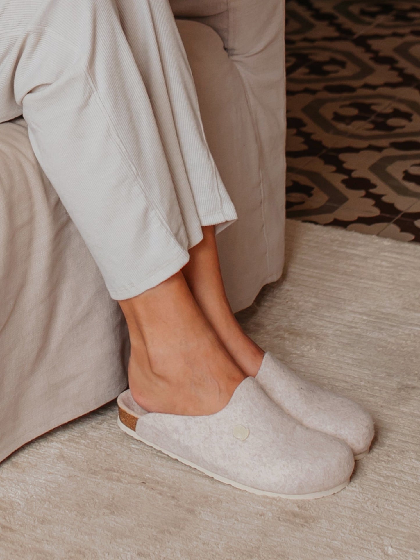 Chaussons sabots en matières recyclées | beige "helsinki monochrome beige"