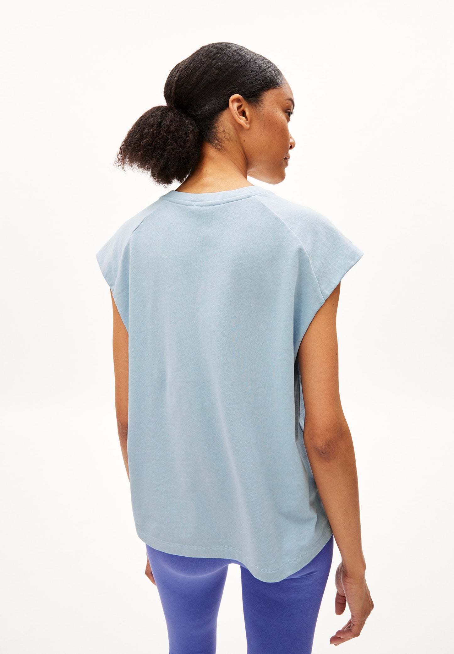 T-shirt en coton bio et recyclé | Bleu ciel "irakaa morning sky"