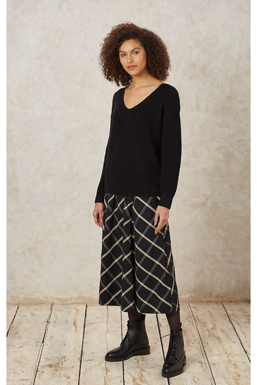 Pull col V ample noir en coton bio - kaia v-neck jumper black