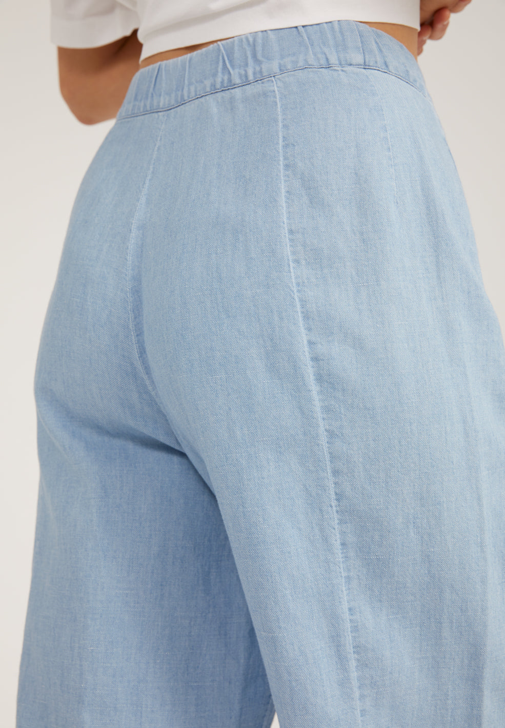 Pantalon ample 7/8 en coton bio bleu ciel - KARUNAA