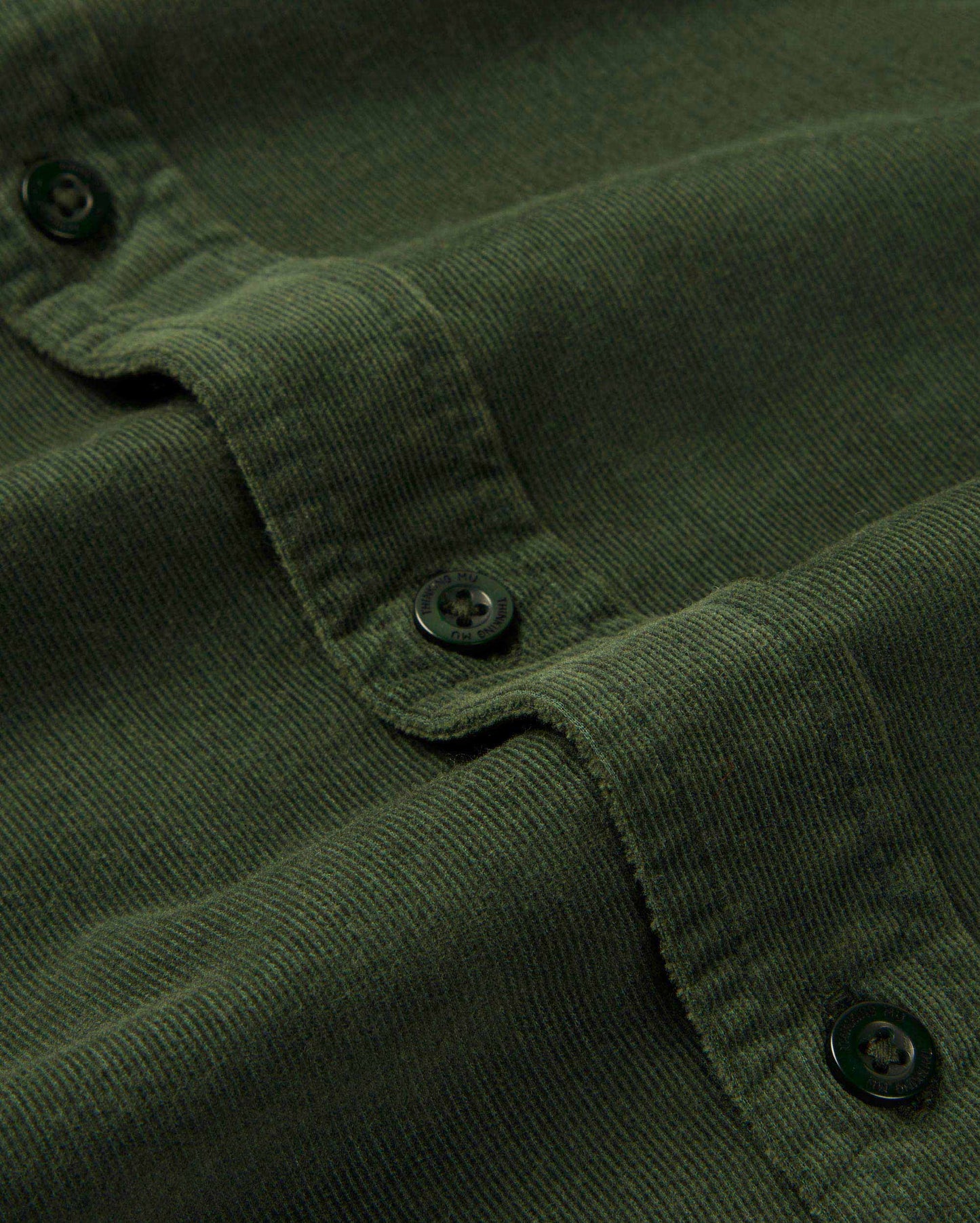 Chemise vert en velours fin coton bio - bottle green microcorduroy ant shirt