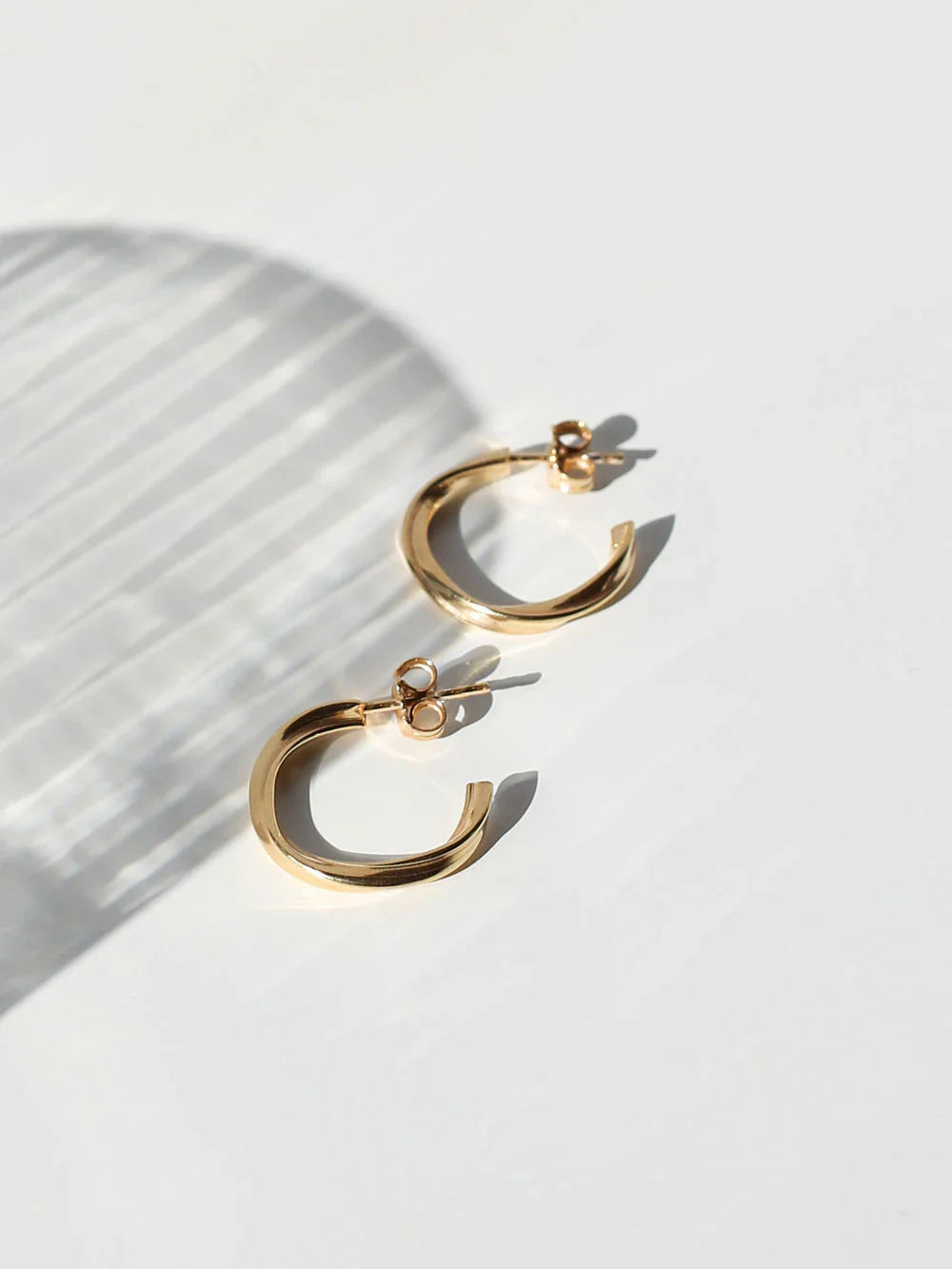 Boucles d'oreilles en plaqué or certifié | doré "twisted earrings - gold"