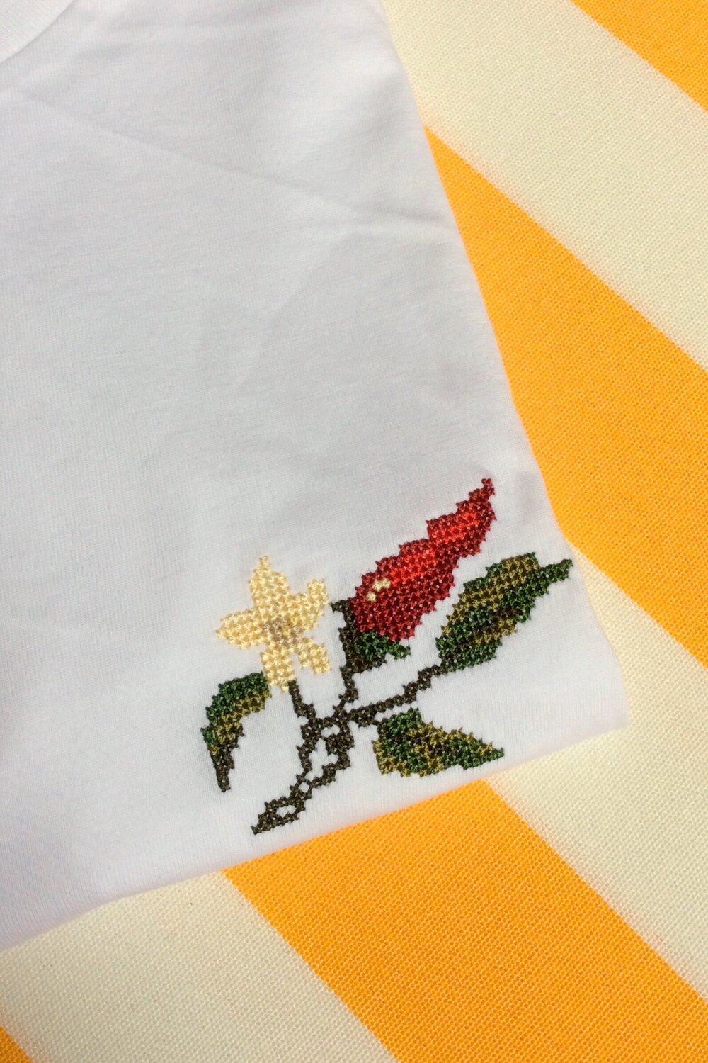 T-shirt brodé blanc en coton bio - Piments