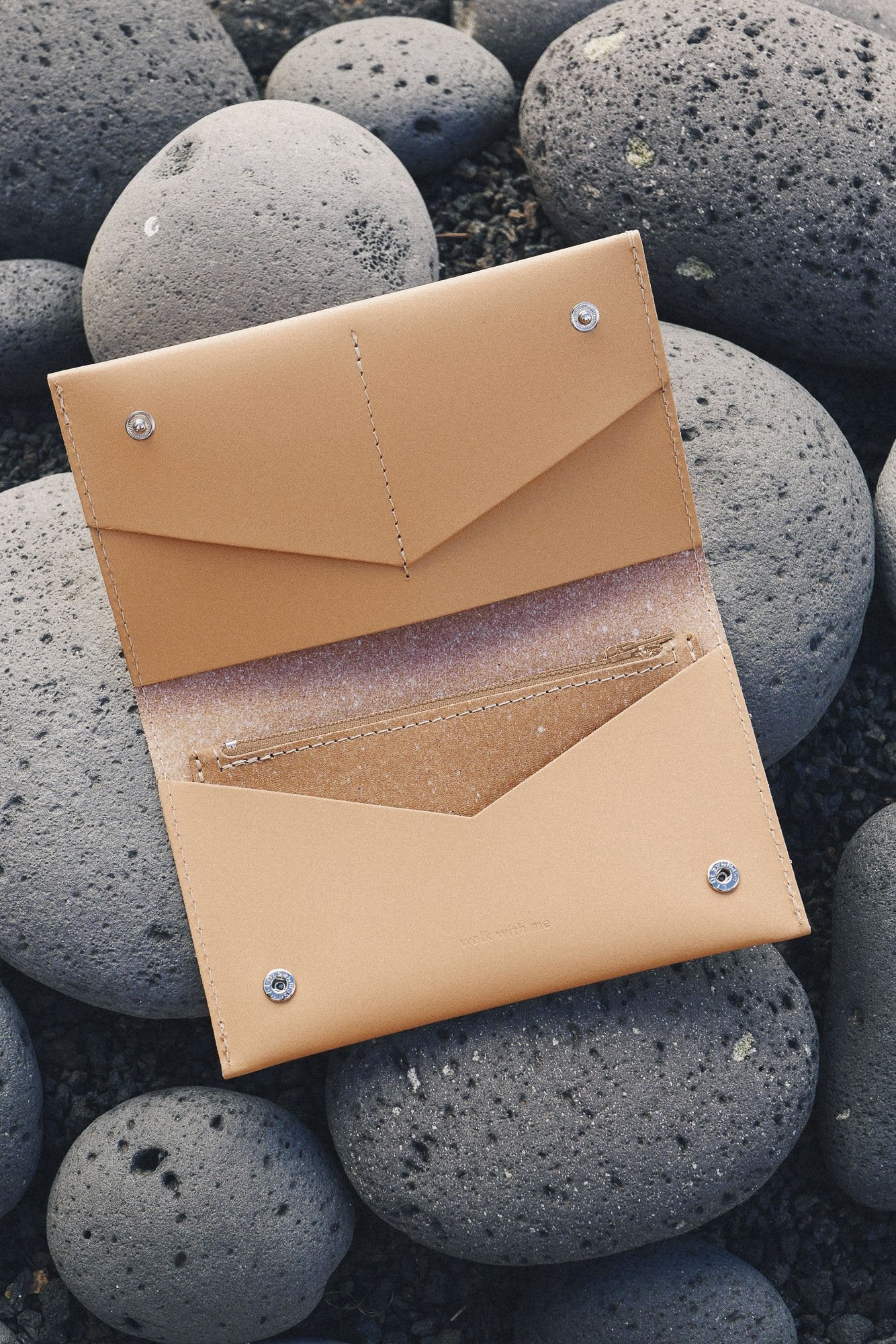 Portefeuille beige en cuir recyclé - flat purse