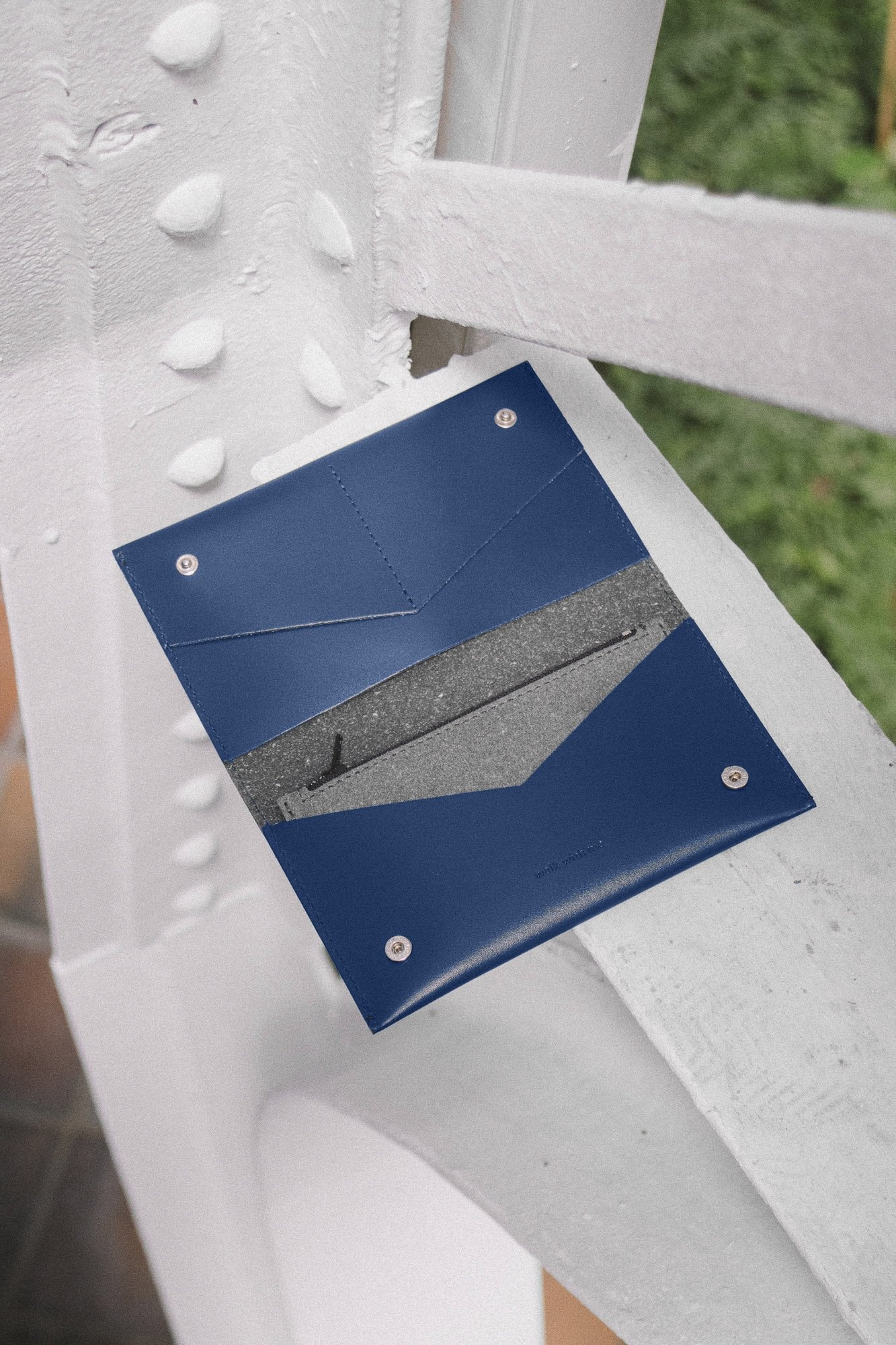 Portefeuille marine en cuir recyclé - flat purse