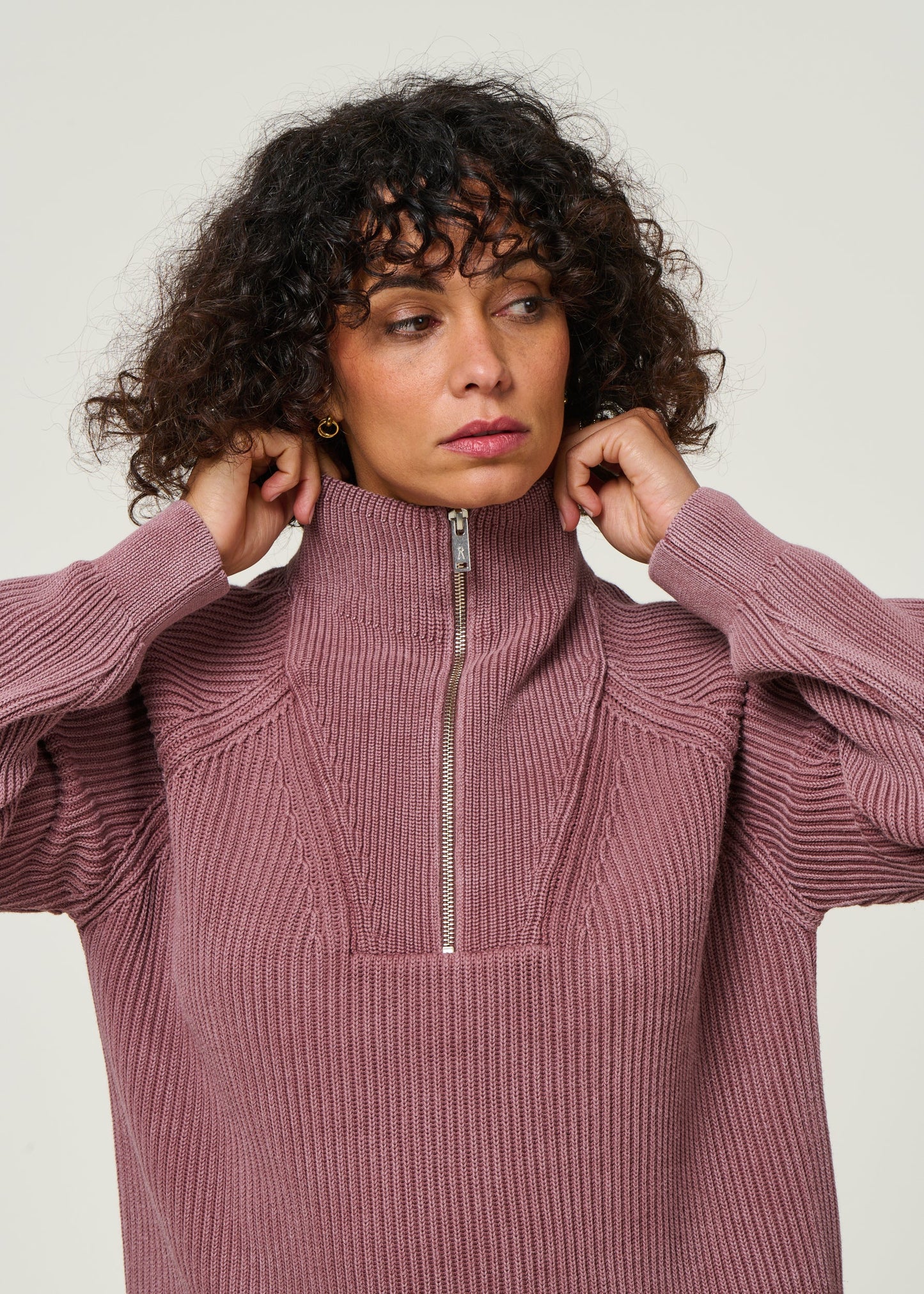 Pull col zippé en coton bio | rose "ronyiaas gmt dye - dark berry"