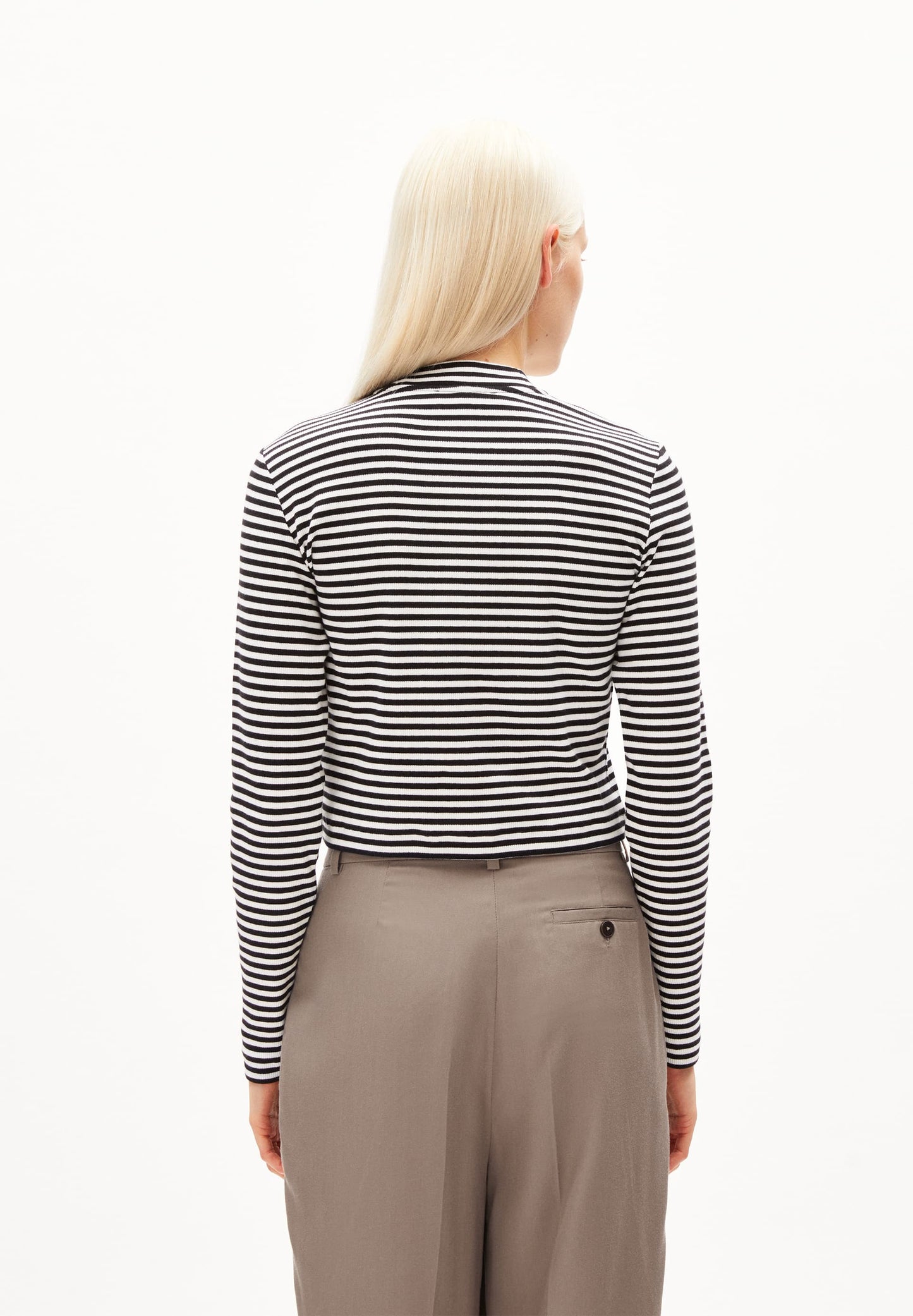 Sous-pull rayé en coton bio | noir et blanc "salmaraa stripes black-white"