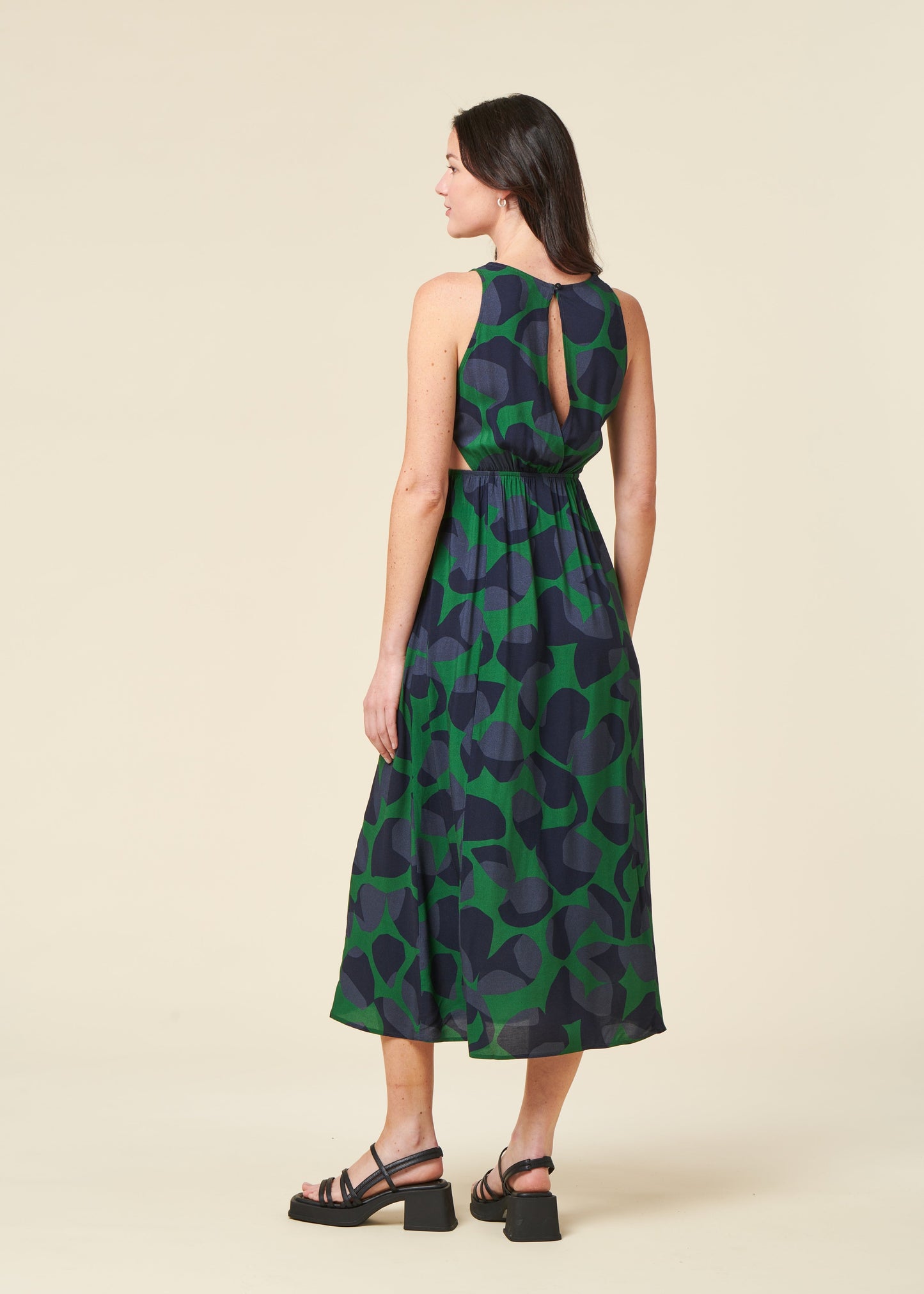 Robe en Ecovero | multicolore "leaf dark kin dress - multicolor"