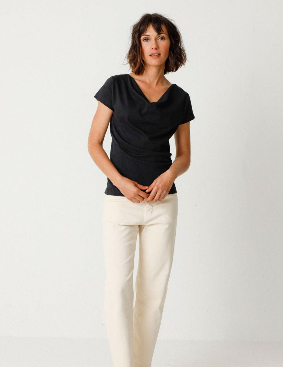 Top col drapé en tencel | noir "bat-gots t-shirt black"