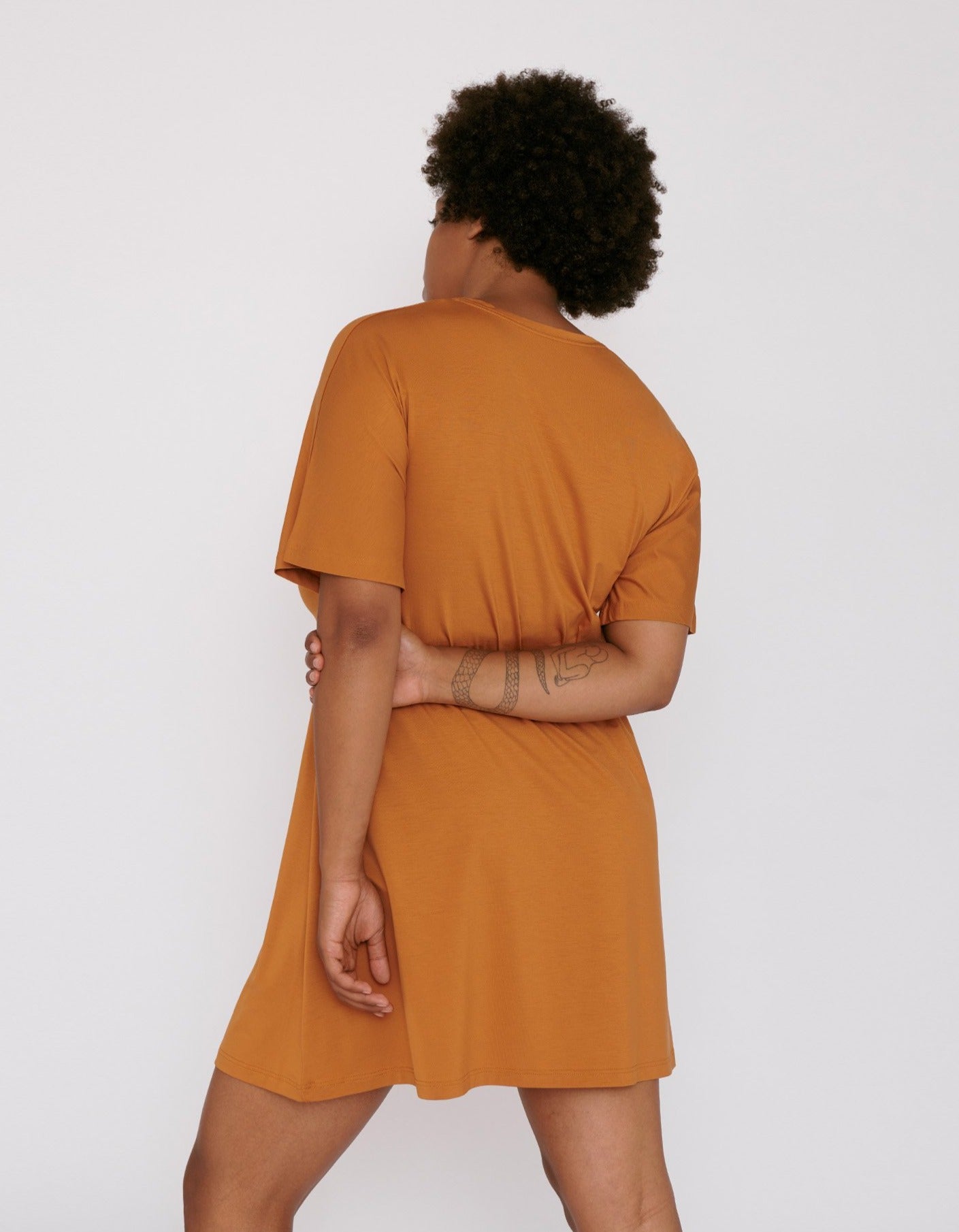 Robe t-shirt légère ocre en tencel - ocher
